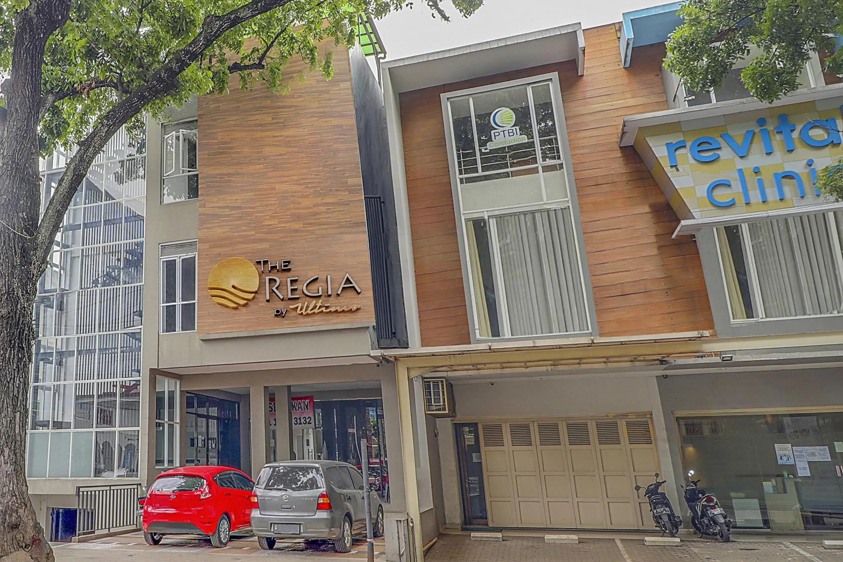 Facade/entrance in Collection O Cihampelas Near Ciwalk Formerly Regia Cihampelas