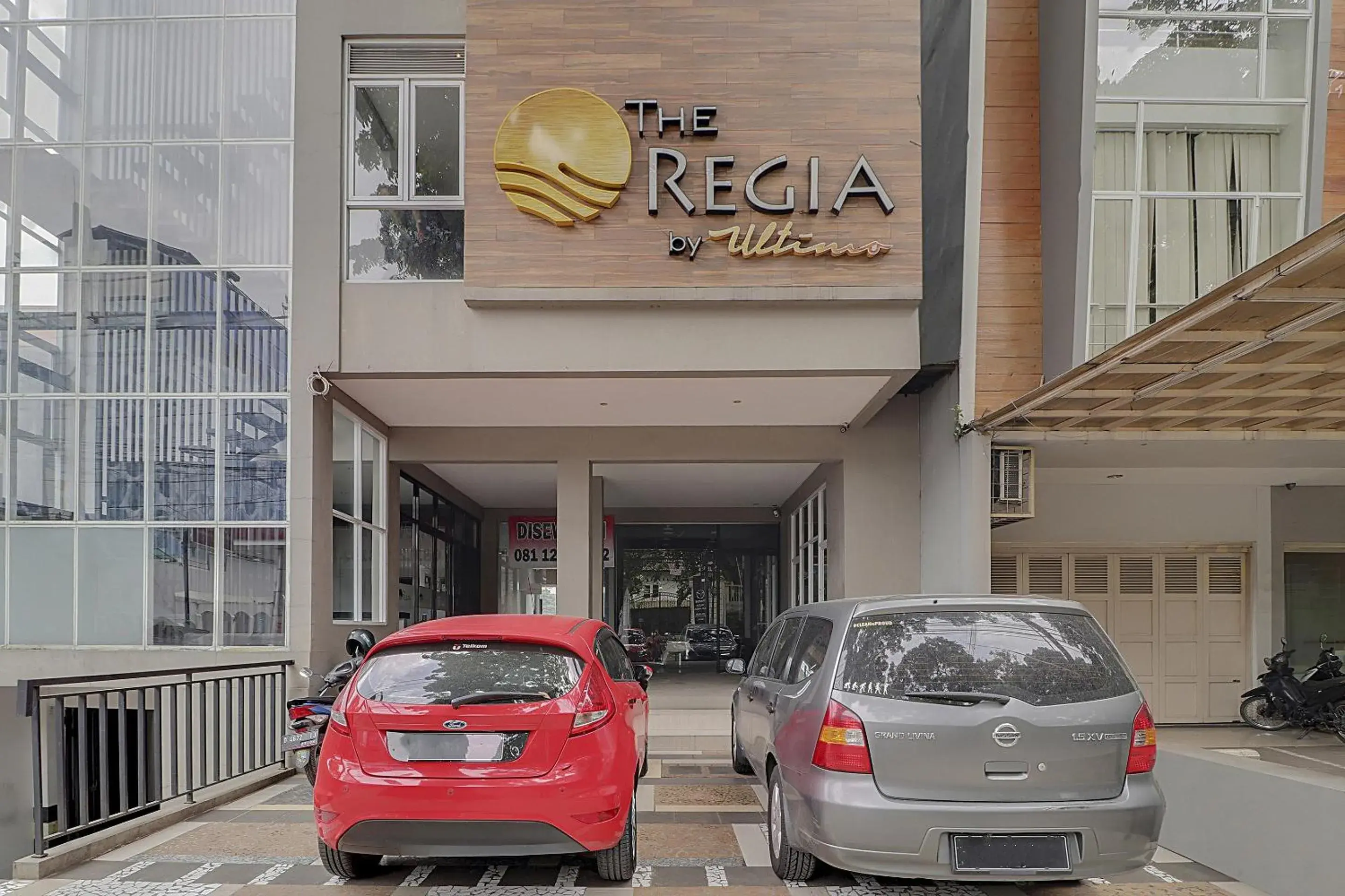 Facade/entrance in Collection O Cihampelas Near Ciwalk Formerly Regia Cihampelas Facade/entrance in Collection O Cihampelas Near Ciwalk Formerly Regia Cihampelas