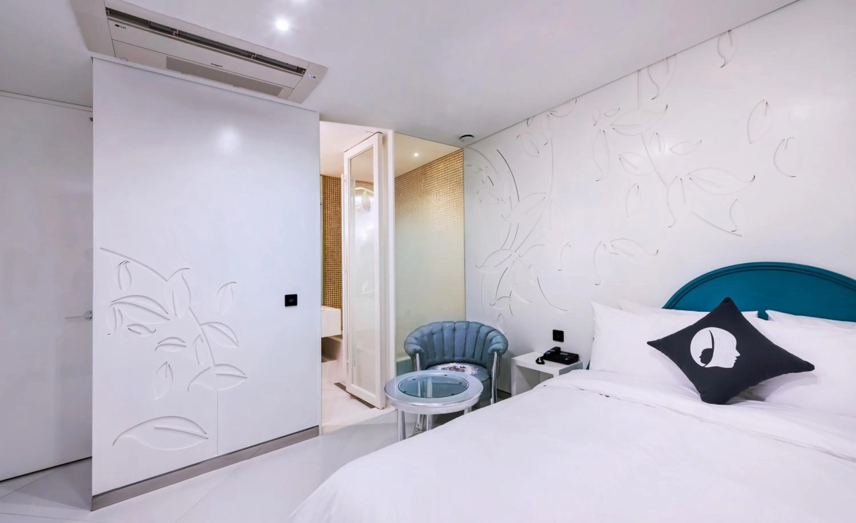 Photo of the whole room, Bed in Hotel The Designers Kondae