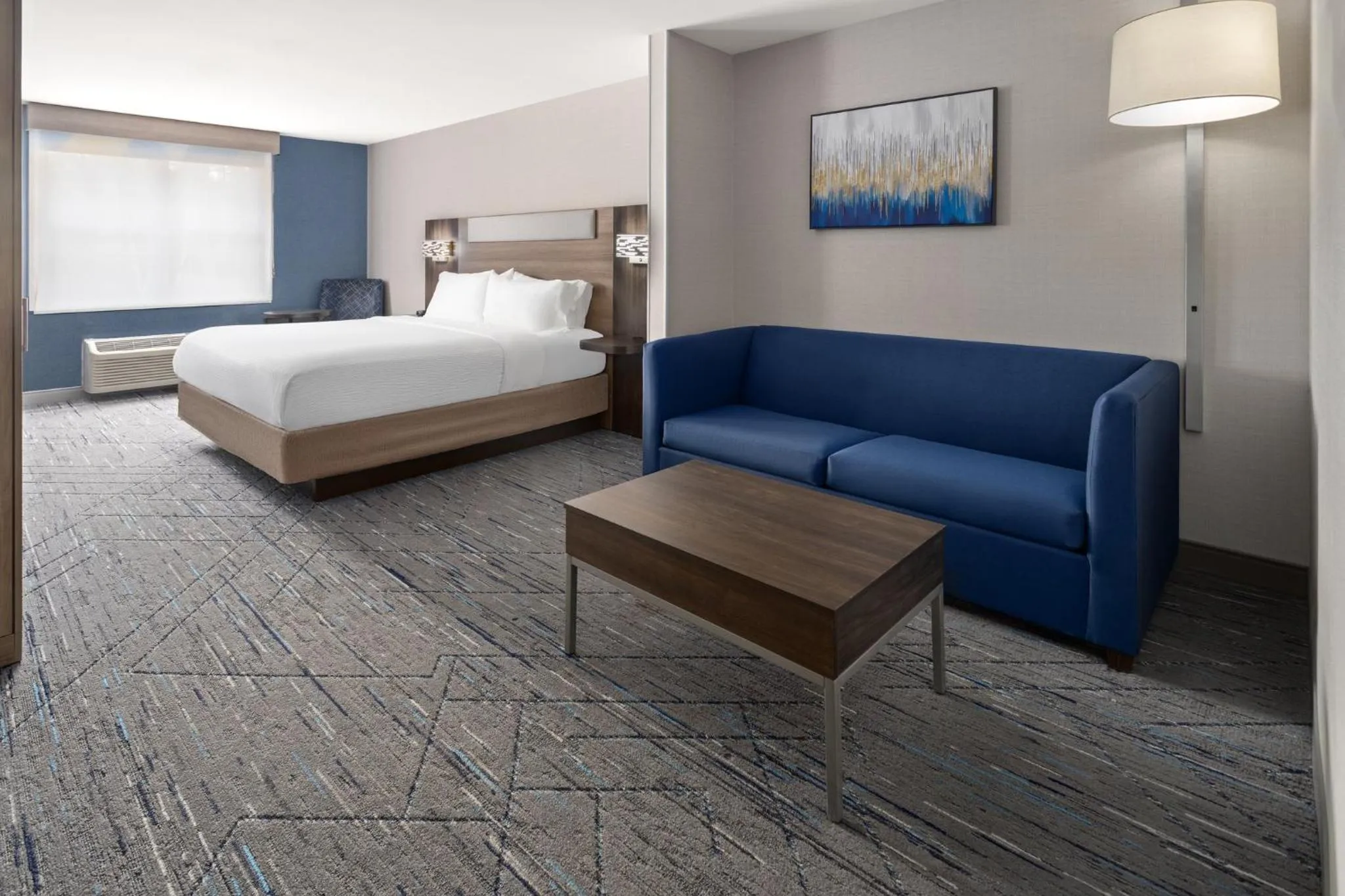 Photo of the whole room, Bed in Holiday Inn Express Hotel & Suites Freeport by IHG