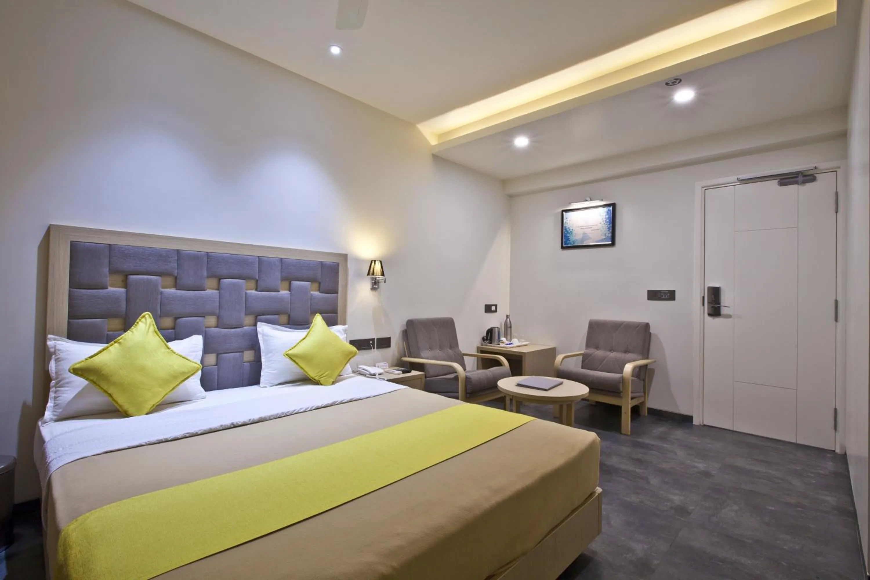 View (from property/room), Bed in Hotel Sifat International