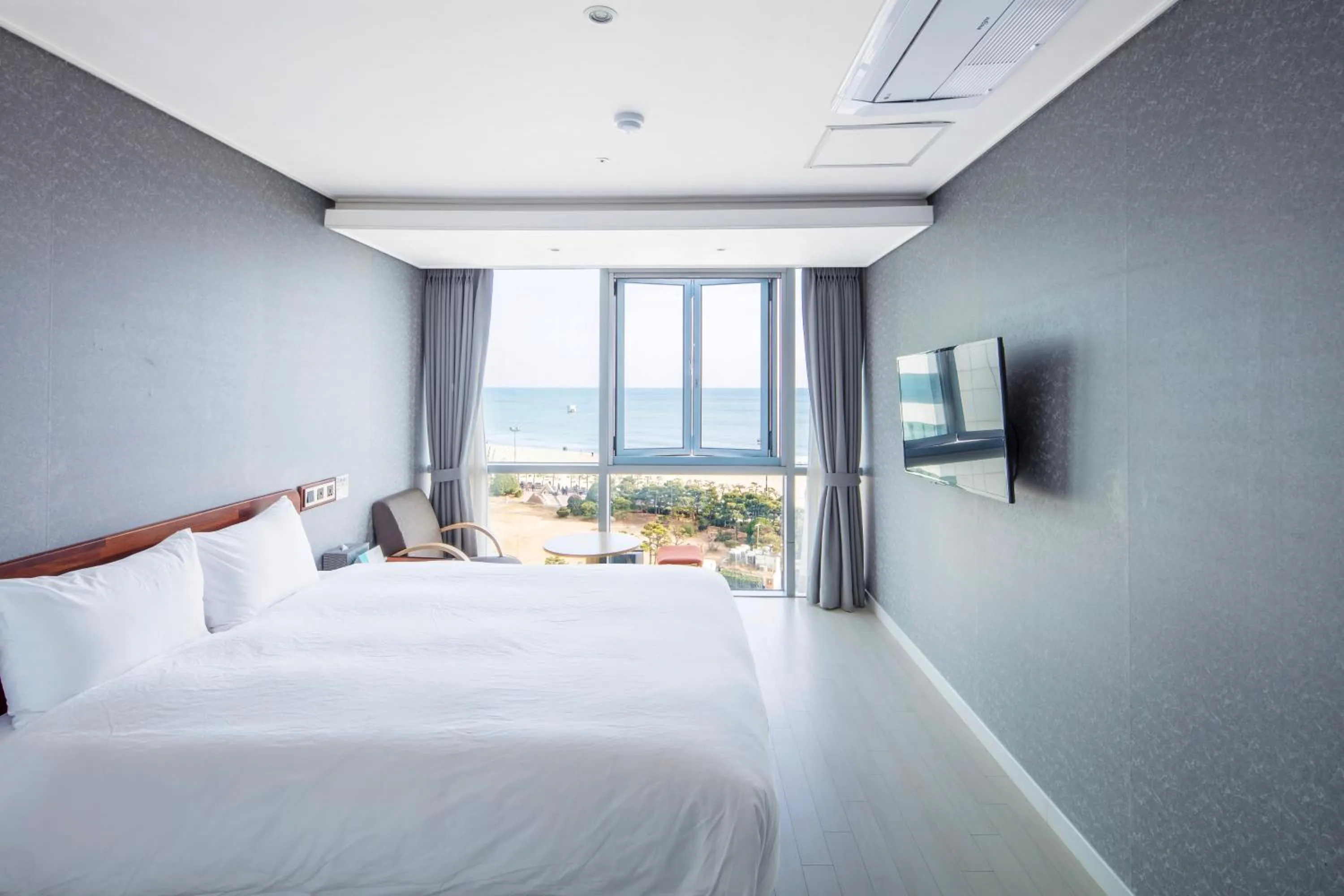 Decorative detail, Bed in Elysia Boutique Hotel