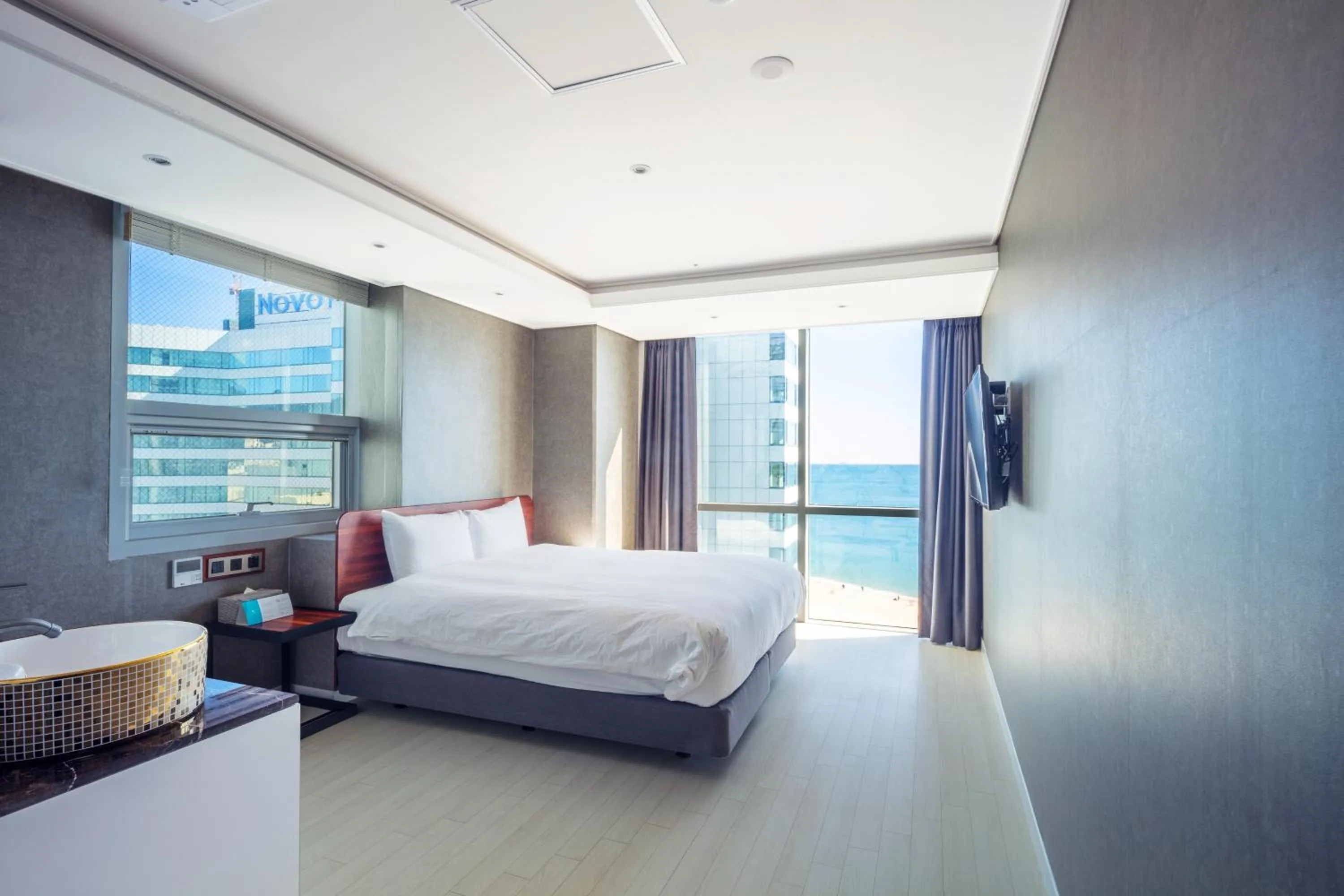 Decorative detail, Bed in Elysia Boutique Hotel