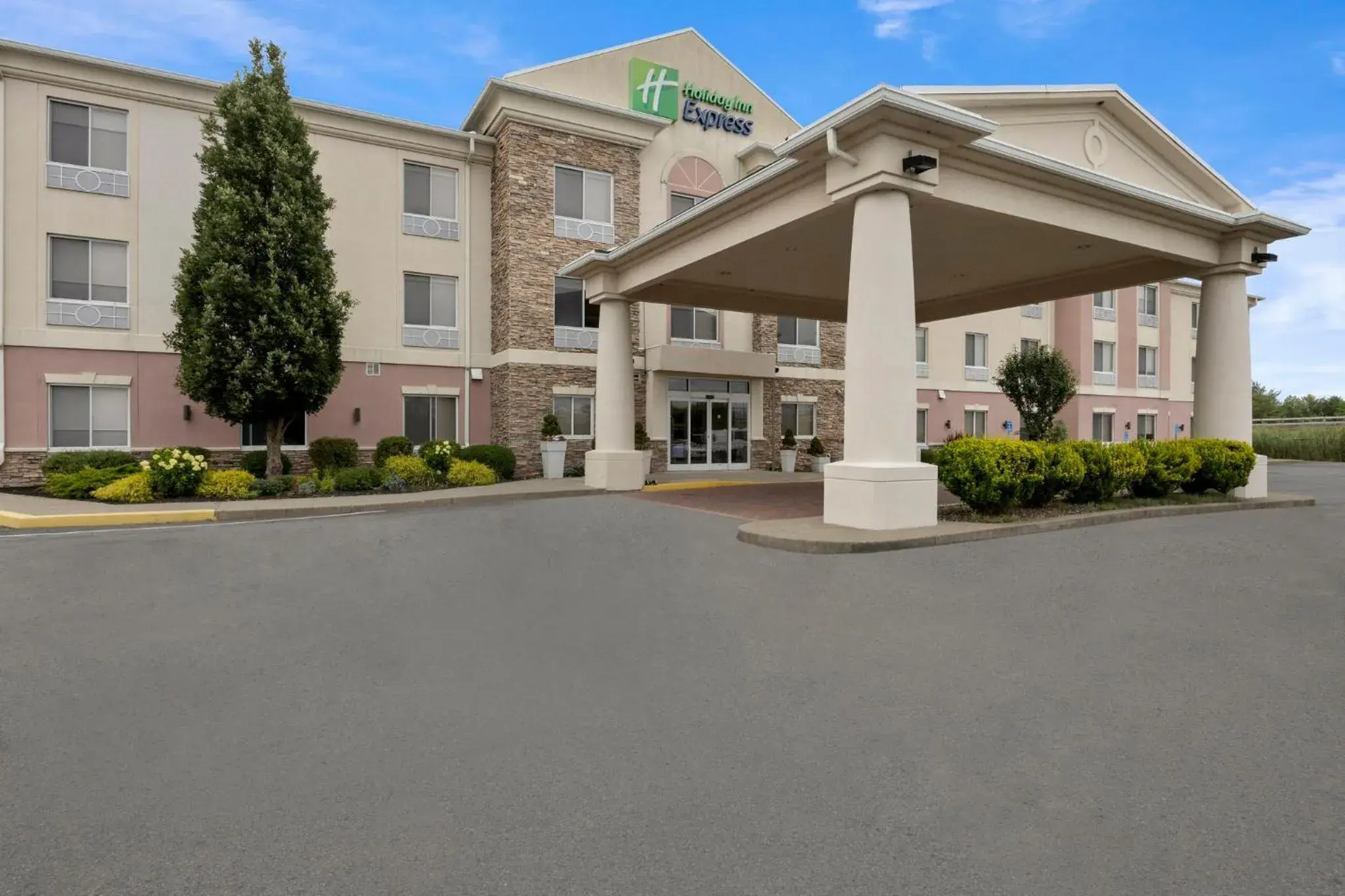 Property building in Holiday Inn Express Hotel & Suites West Coxsackie by IHG Property building in Holiday Inn Express Hotel & Suites West Coxsackie by IHG