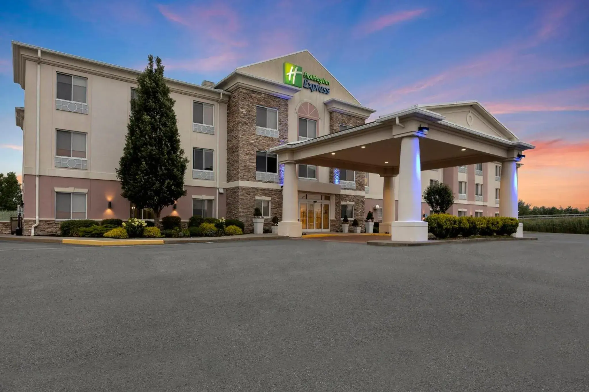 Property building in Holiday Inn Express Hotel & Suites West Coxsackie by IHG Property building in Holiday Inn Express Hotel & Suites West Coxsackie by IHG