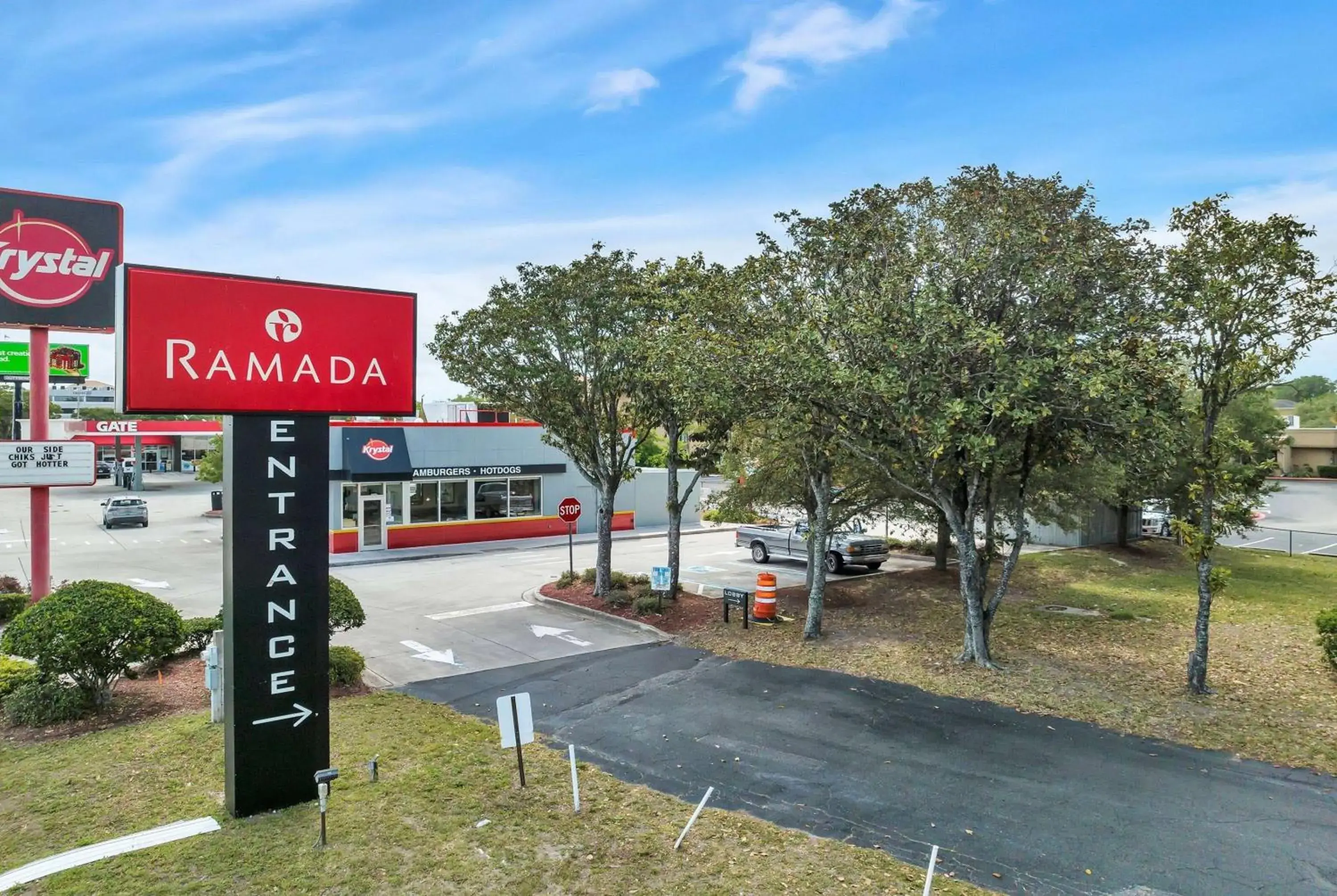 Property building in Ramada by Wyndham Jacksonville I-95 by Butler Blvd Property building in Ramada by Wyndham Jacksonville I-95 by Butler Blvd