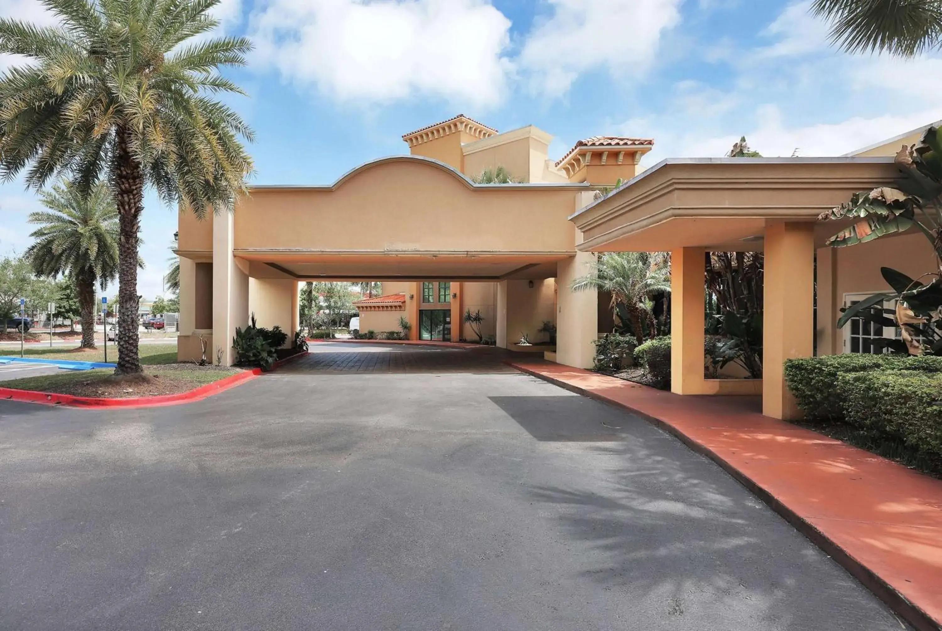 Property building in Ramada by Wyndham Jacksonville I-95 by Butler Blvd Property building in Ramada by Wyndham Jacksonville I-95 by Butler Blvd