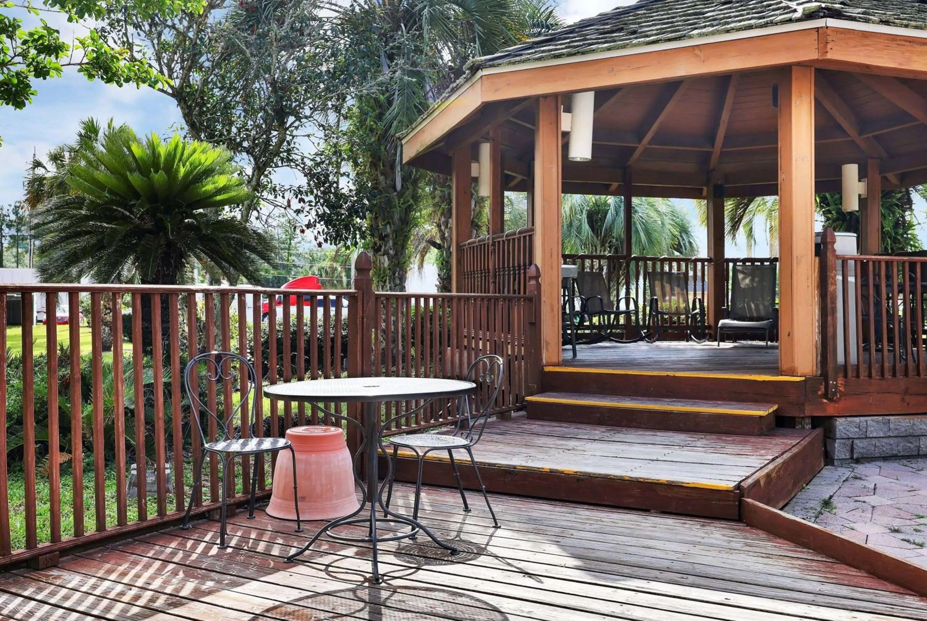 Kitchen or kitchenette in Ramada by Wyndham Jacksonville I-95 by Butler Blvd