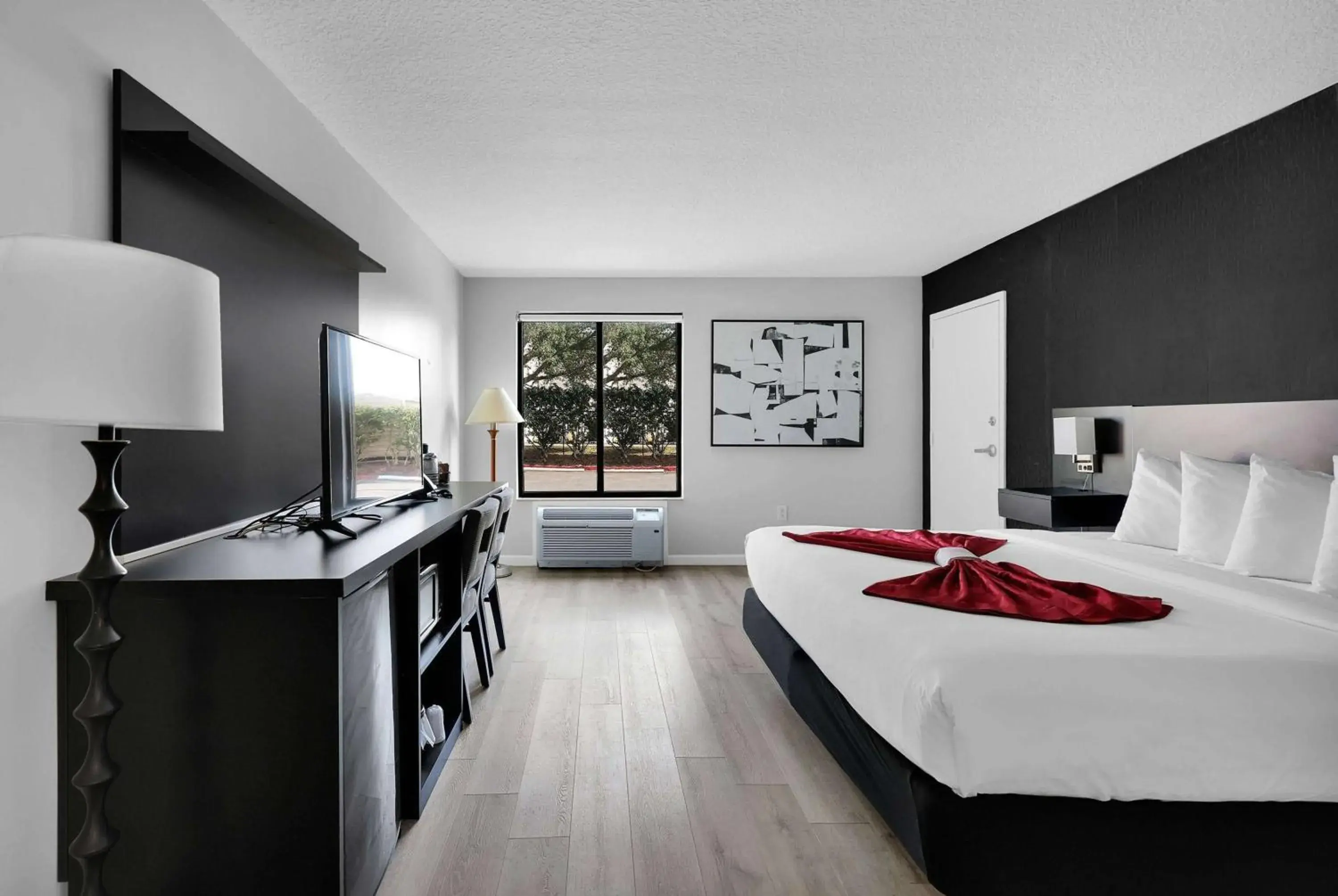 Photo of the whole room, Bed in Ramada by Wyndham Jacksonville I-95 by Butler Blvd Photo of the whole room, Bed in Ramada by Wyndham Jacksonville I-95 by Butler Blvd