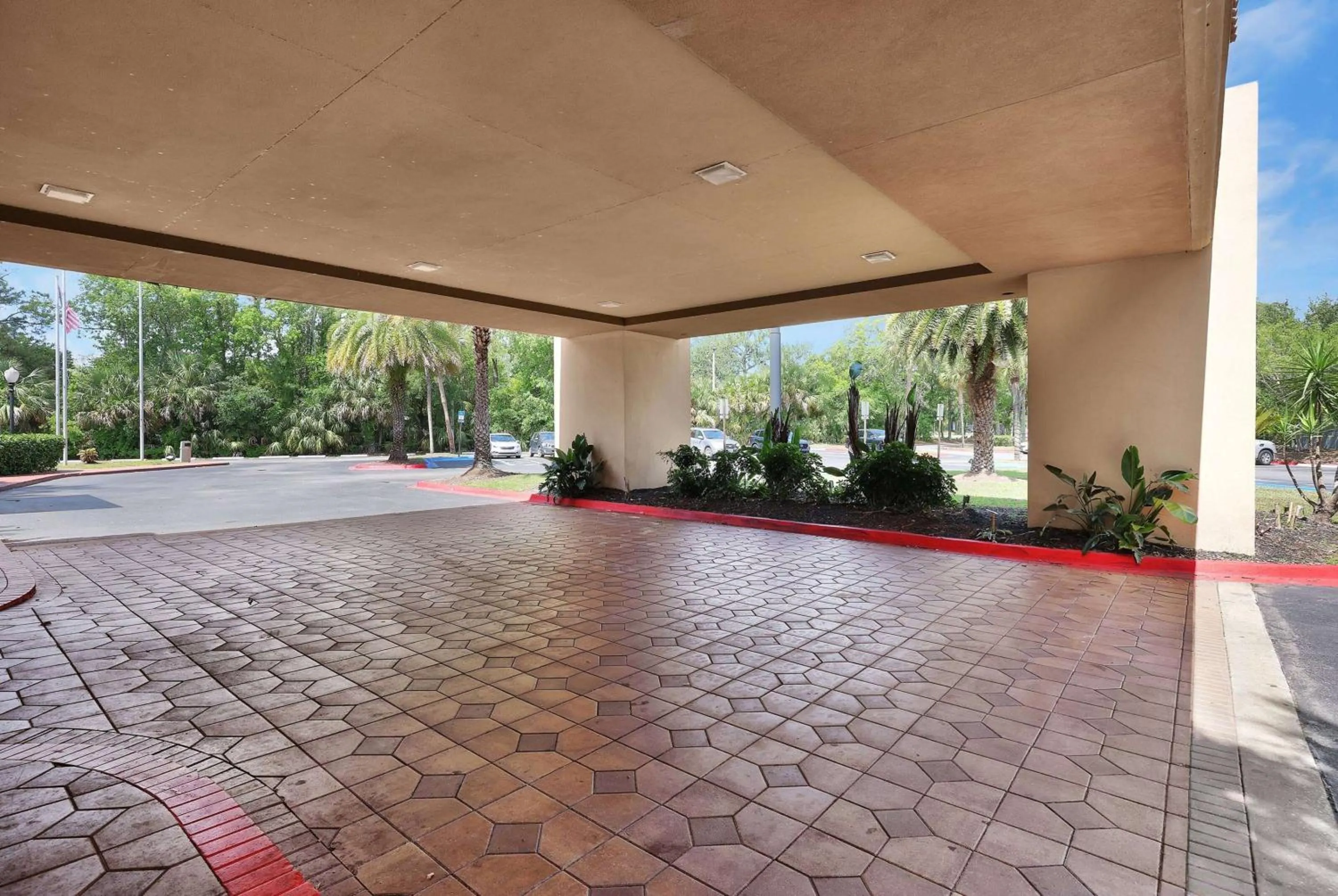 Property building in Ramada by Wyndham Jacksonville I-95 by Butler Blvd