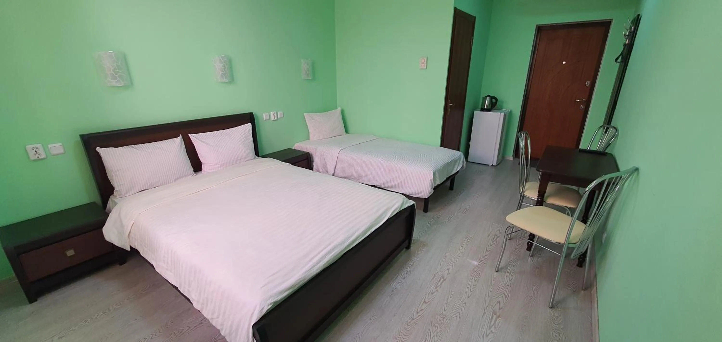 Standard Triple Room in Luxor Inn & Suites
