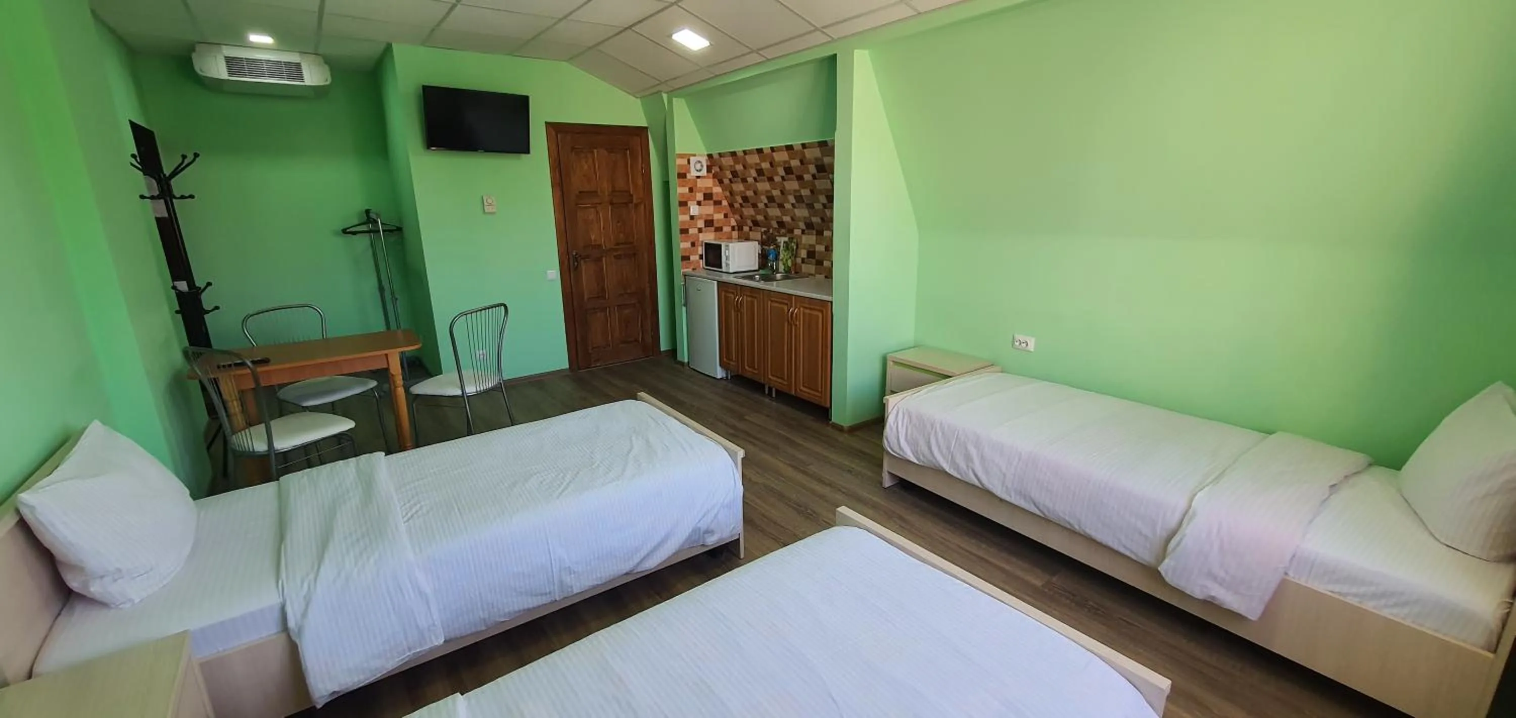 Superior Triple Room in Luxor Inn & Suites