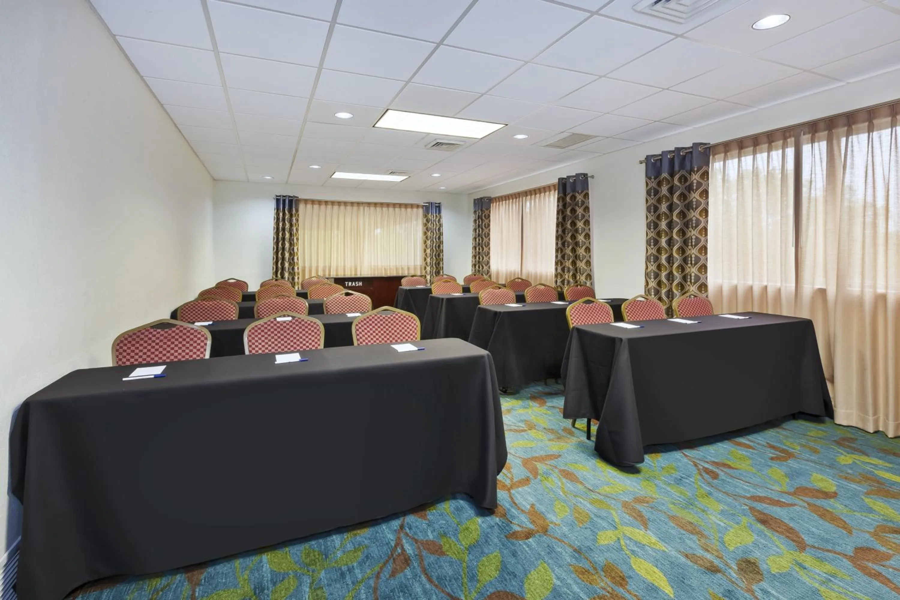 Meeting/conference room in Candlewood Suites Grand Rapids Airport by IHG