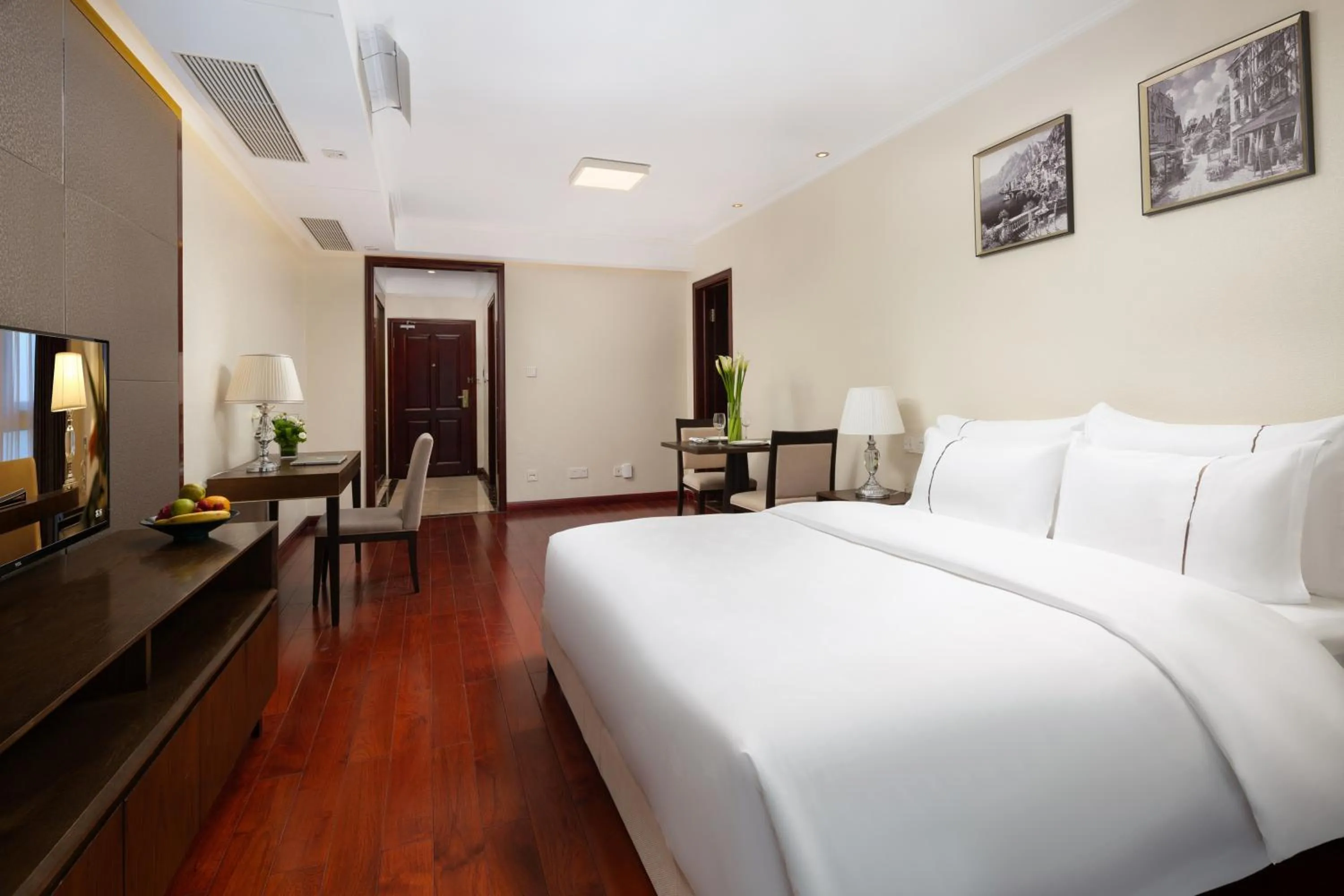 Bed in Shenzhen Bay Hisoar Hotel