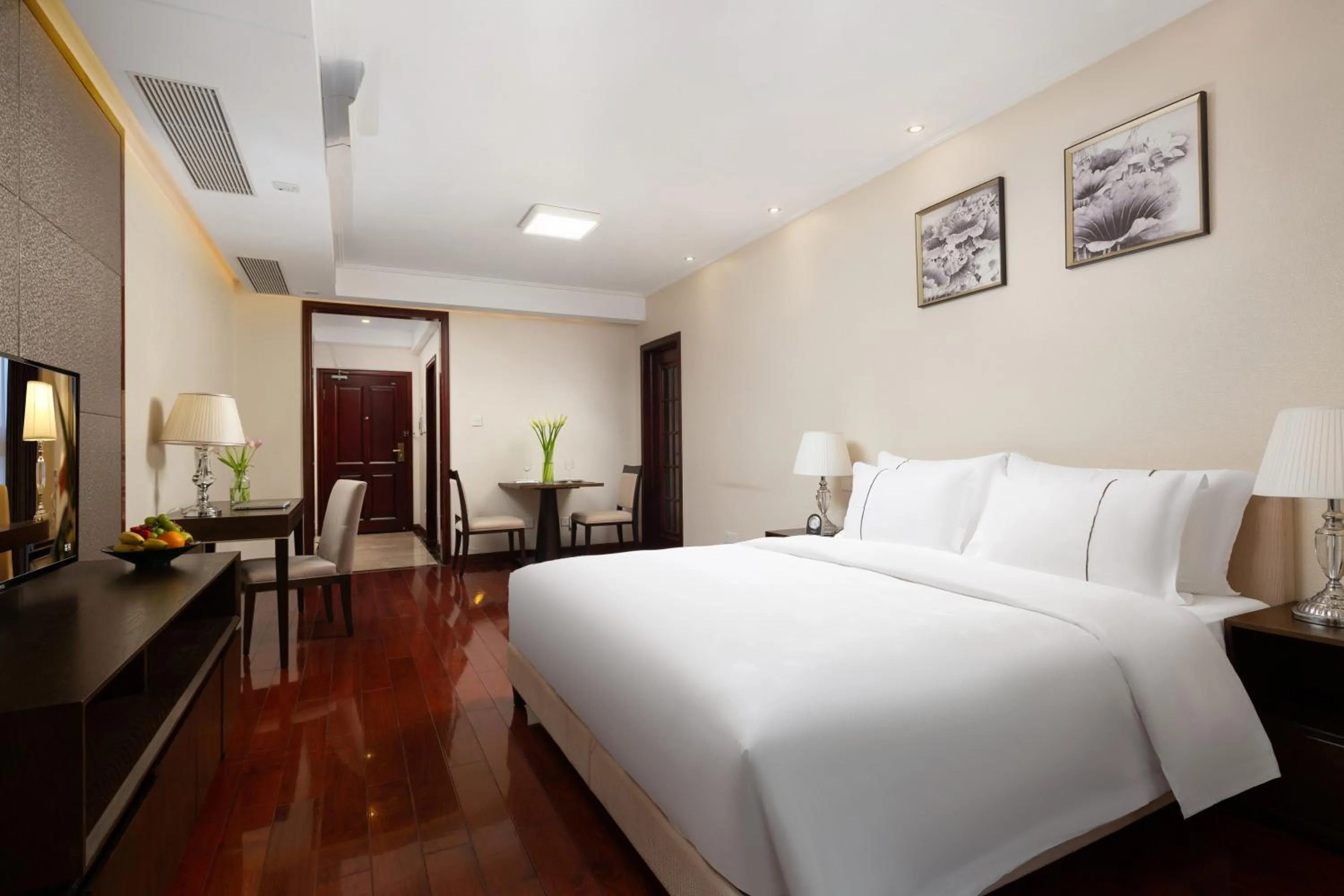 Bed in Shenzhen Bay Hisoar Hotel