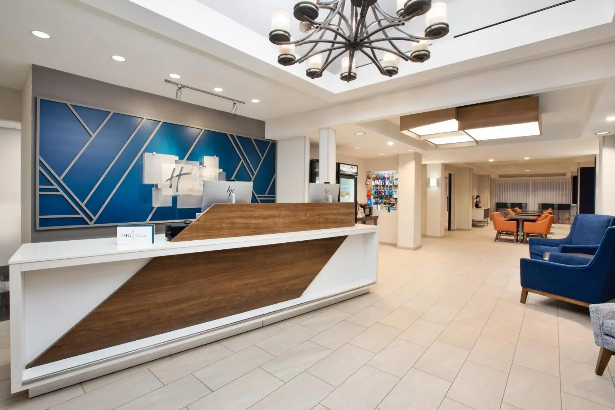 Property building in Holiday Inn Express Hotel & Suites Grand Rapids-North by IHG Property building in Holiday Inn Express Hotel & Suites Grand Rapids-North by IHG