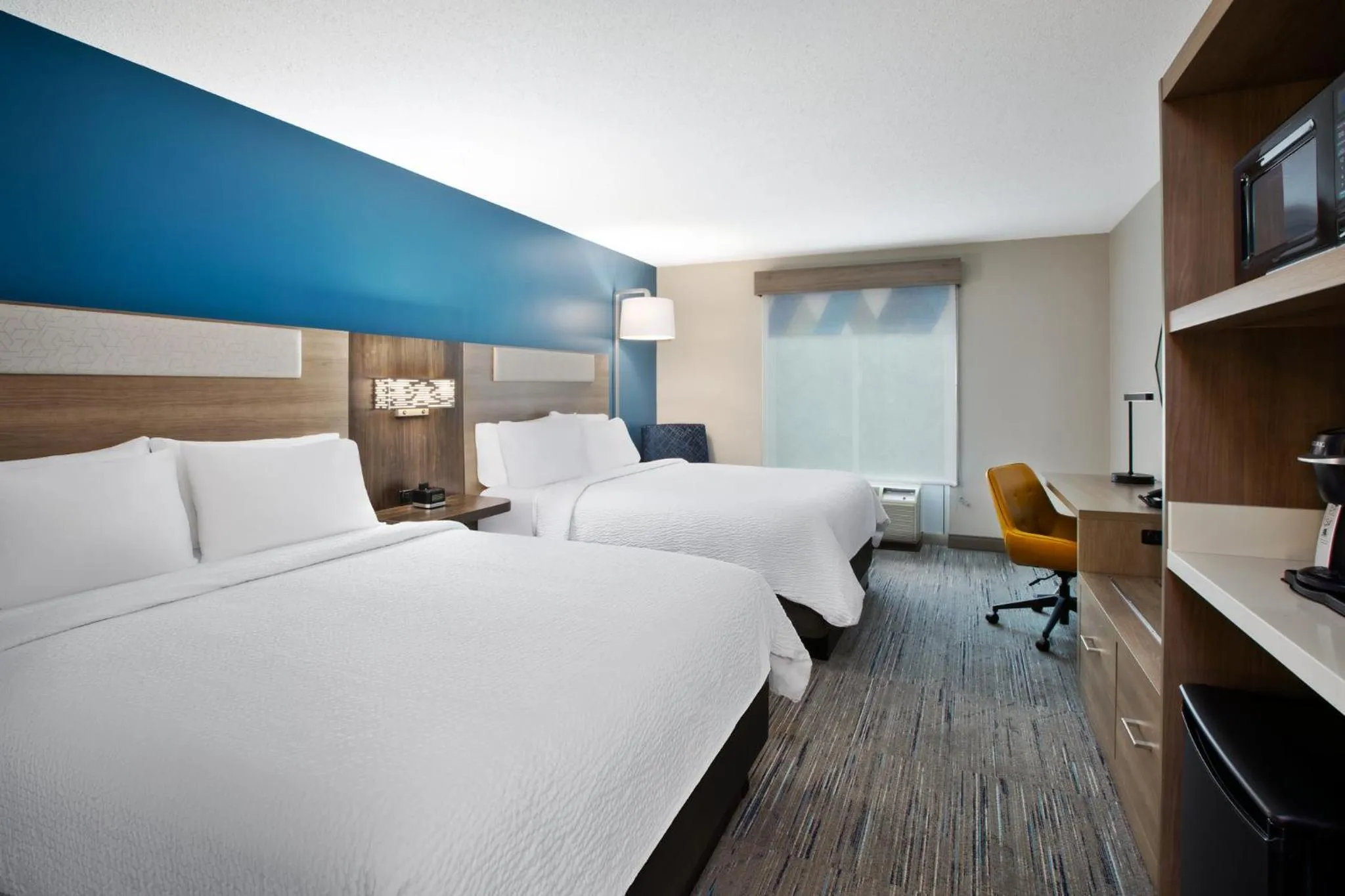 Photo of the whole room, Bed in Holiday Inn Express Hotel & Suites Grand Rapids-North by IHG