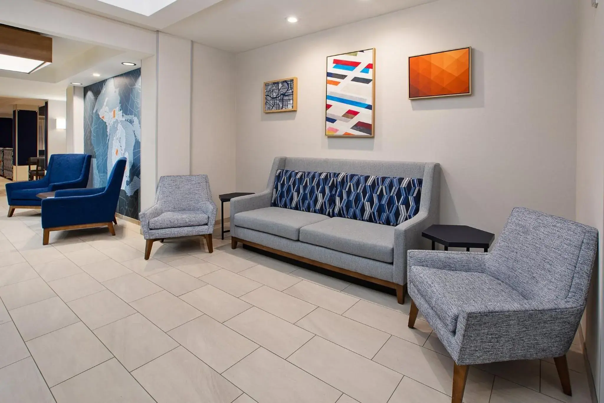 Property building in Holiday Inn Express Hotel & Suites Grand Rapids-North by IHG Property building in Holiday Inn Express Hotel & Suites Grand Rapids-North by IHG