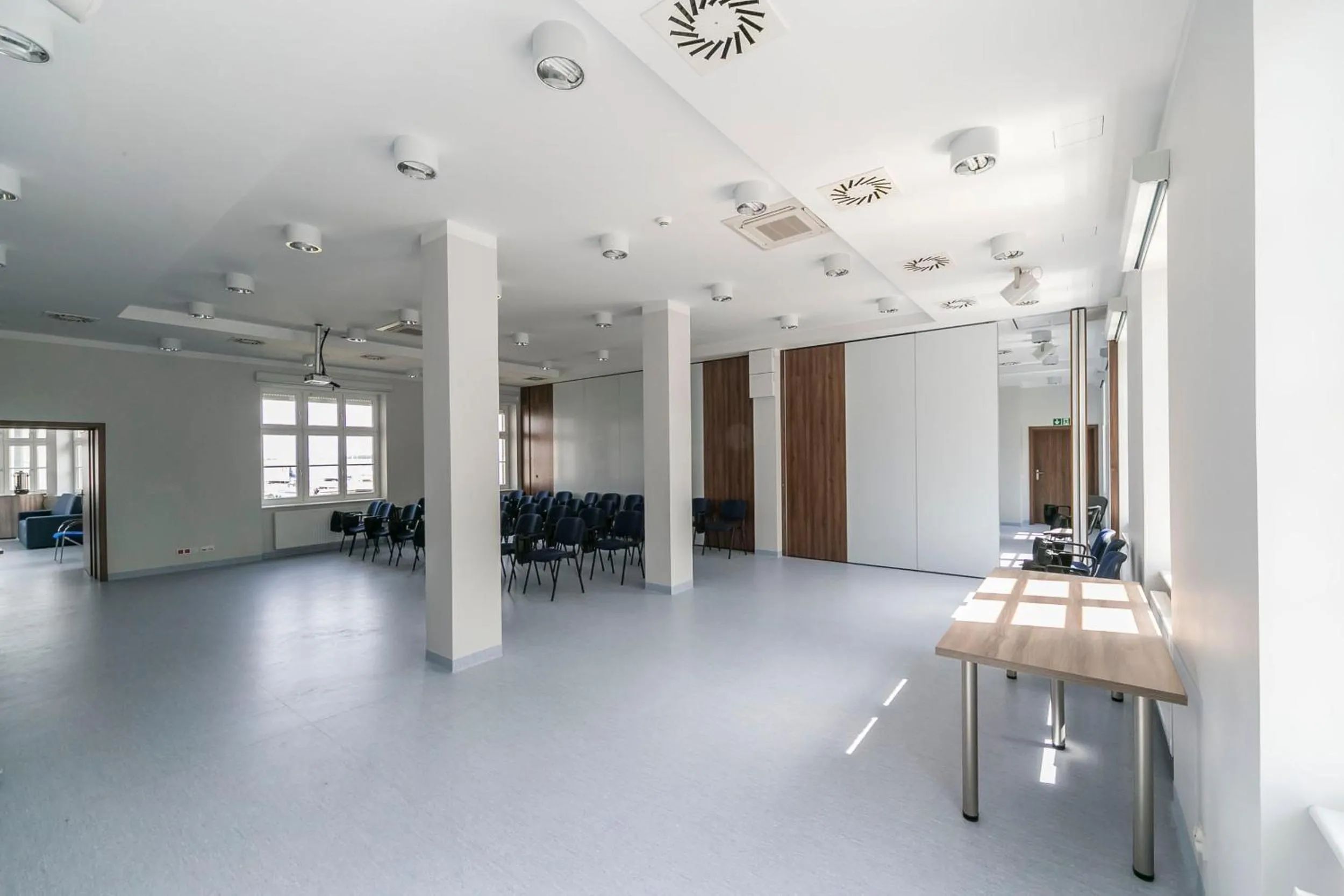 Business facilities in Centrum Żeglarskie