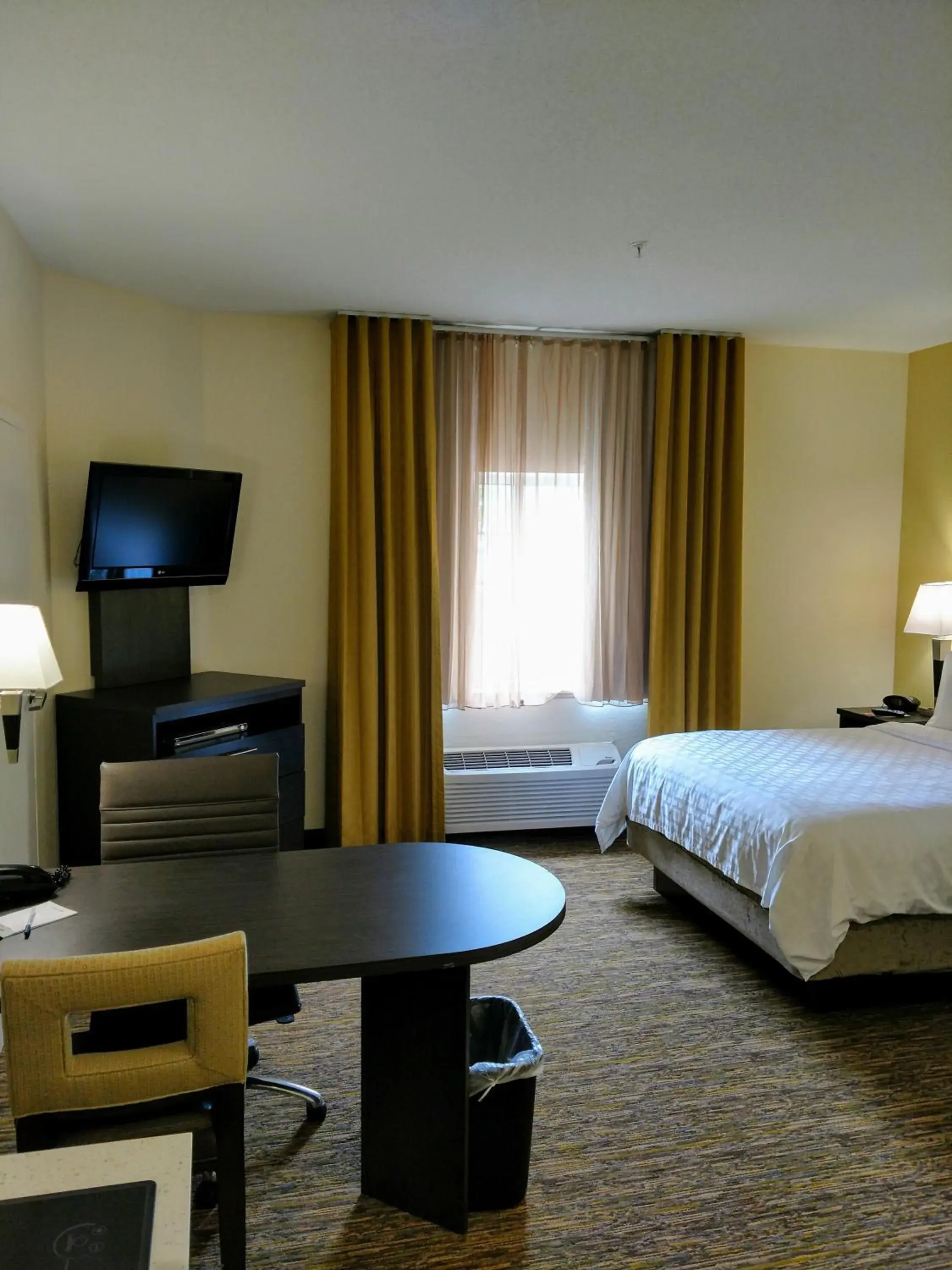 Photo of the whole room, Bed in Candlewood Suites Olive Branch by IHG Photo of the whole room, Bed in Candlewood Suites Olive Branch by IHG