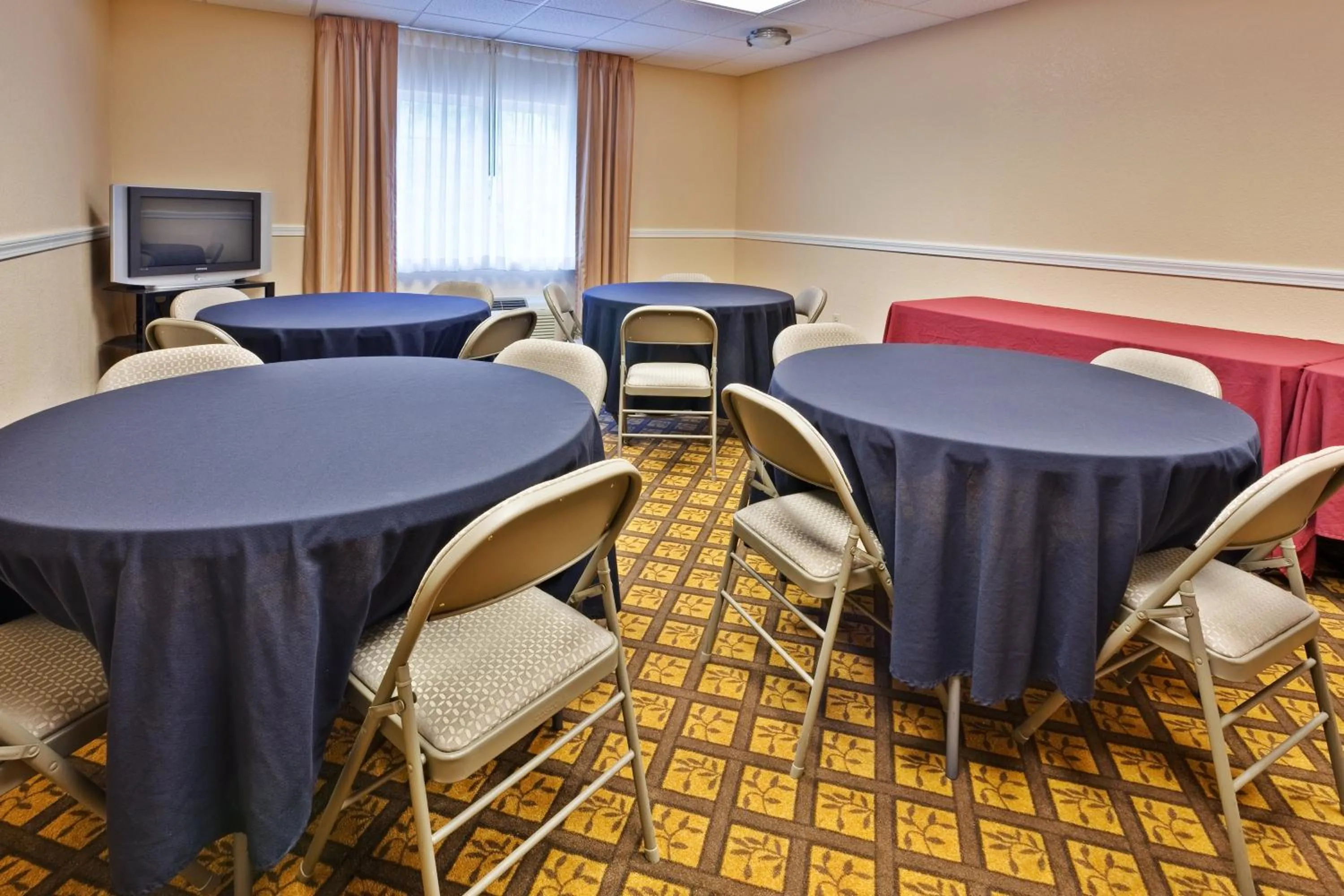 Meeting/conference room in Candlewood Suites Olive Branch by IHG