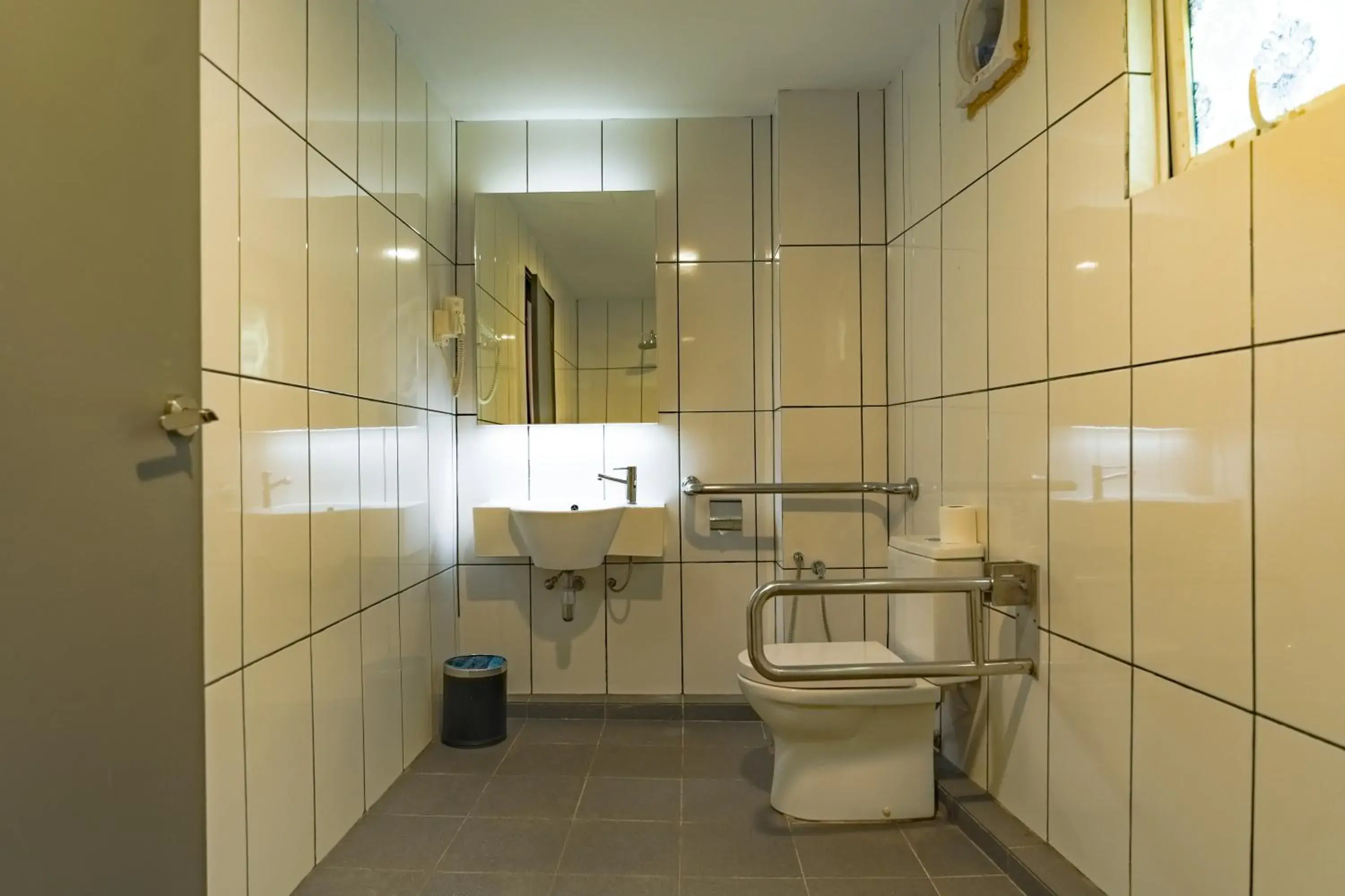 Bathroom in Lazdana Hotel Kuala Lumpur Bathroom in Lazdana Hotel Kuala Lumpur