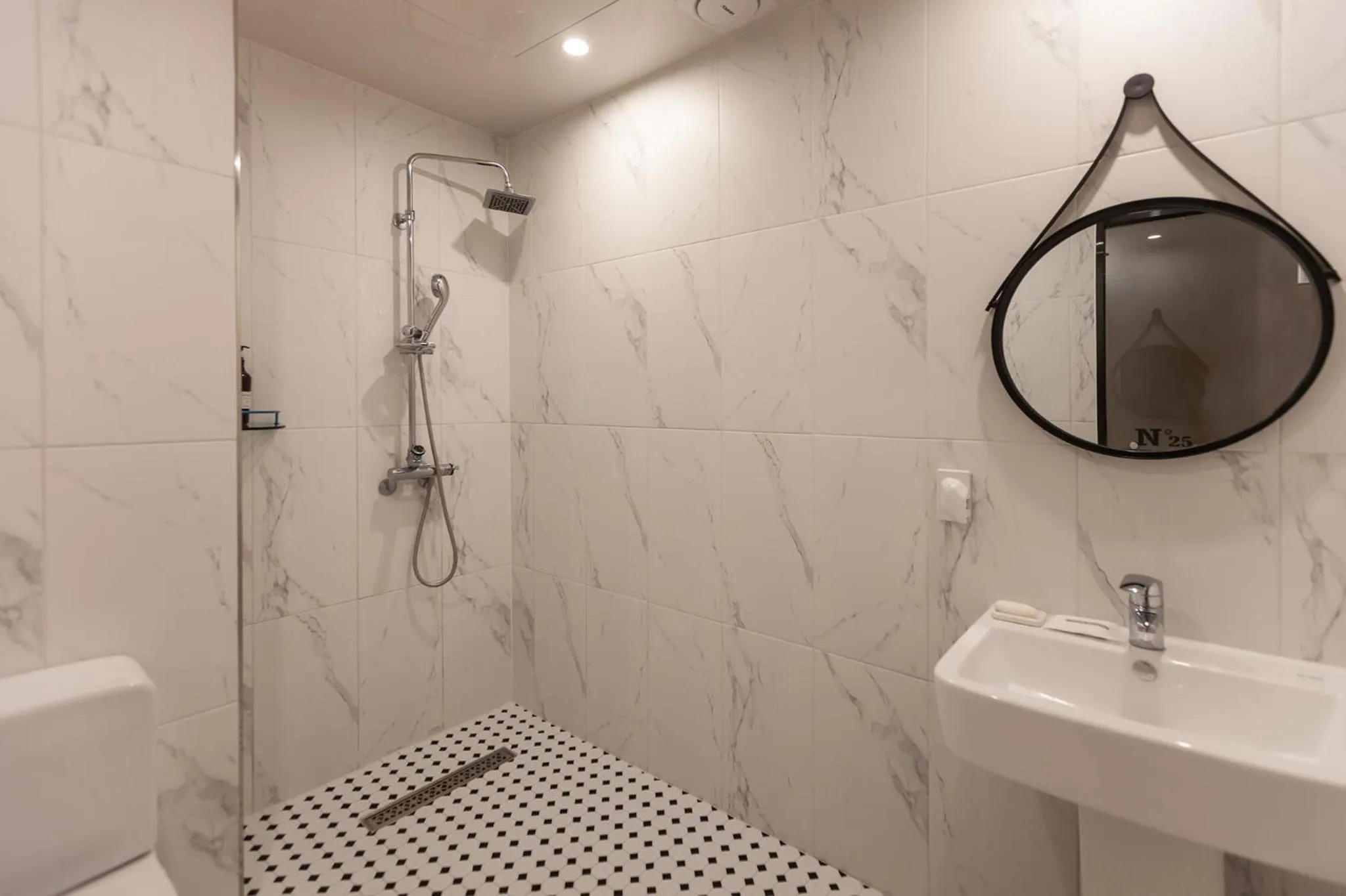 Shower in No.25 Hotel Busan Seomyeon Station