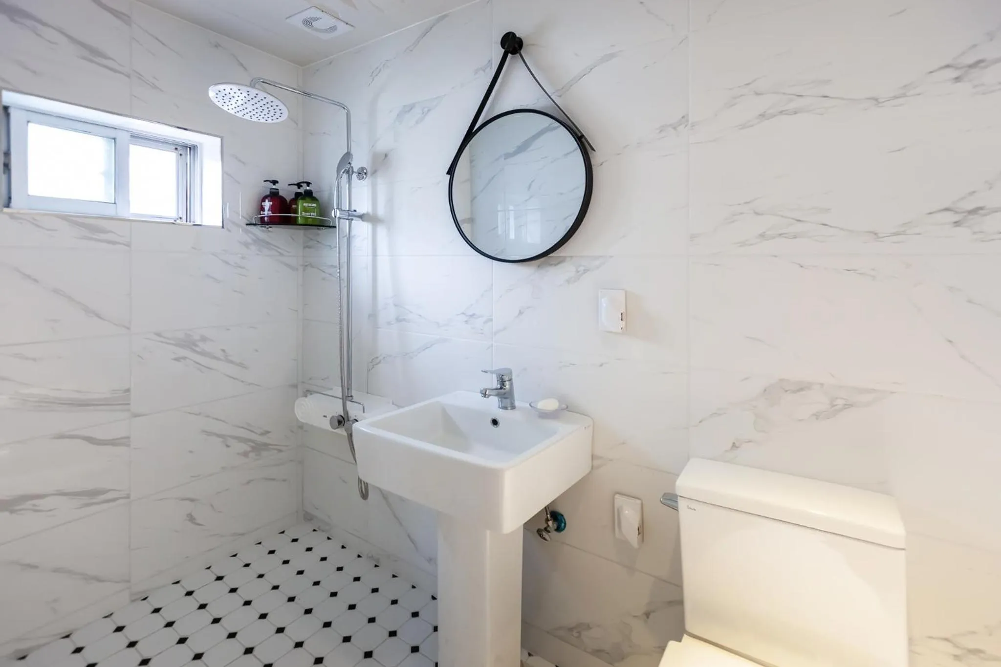 Shower in No.25 Hotel Busan Seomyeon Station