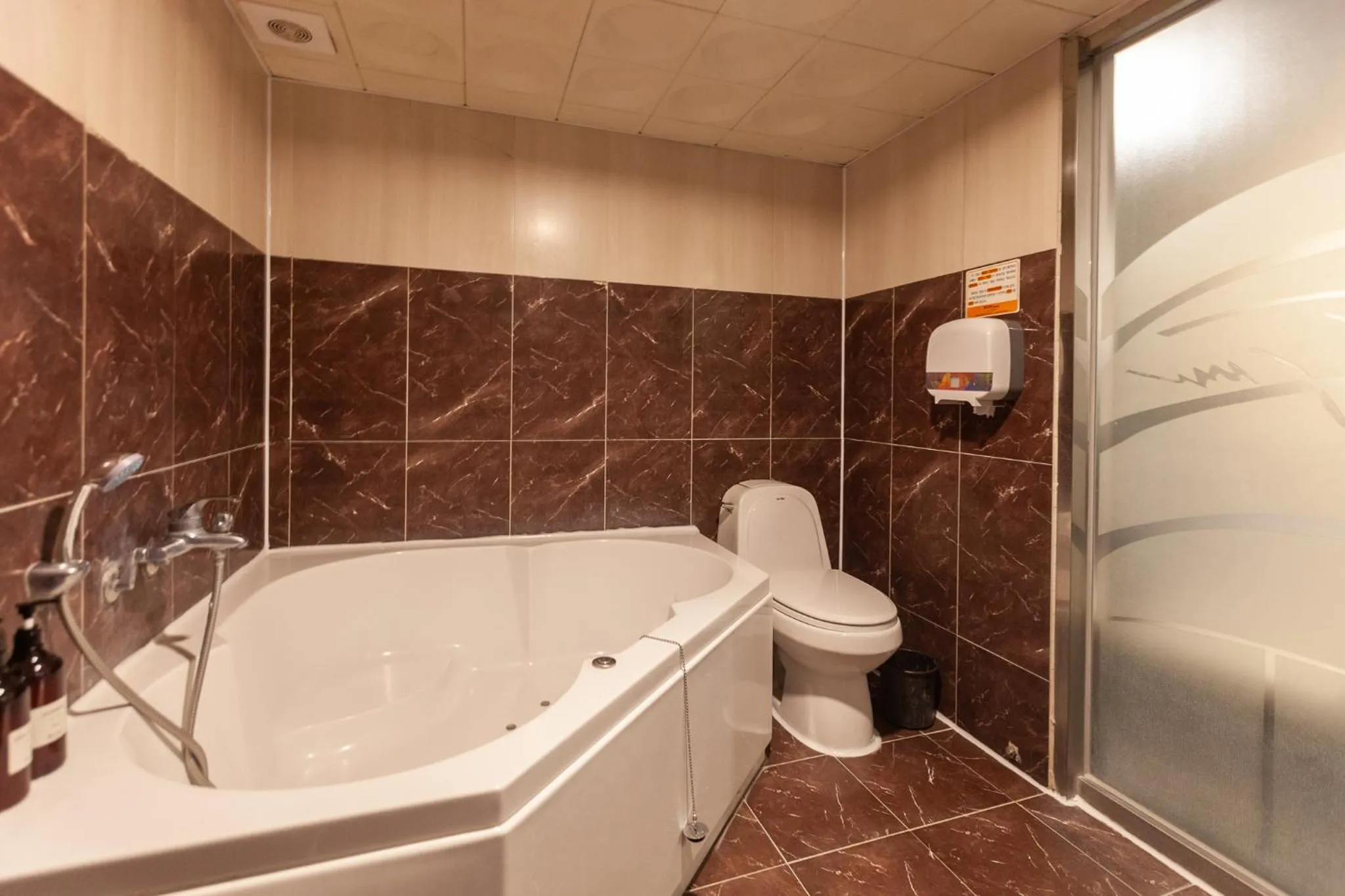 Shower in No.25 Hotel Busan Seomyeon Station