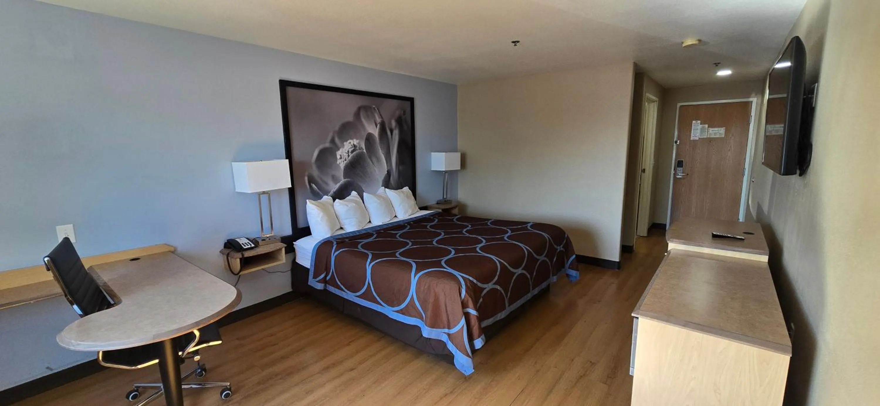 Bedroom, Bed in Super 8 by Wyndham New Braunfels I-35