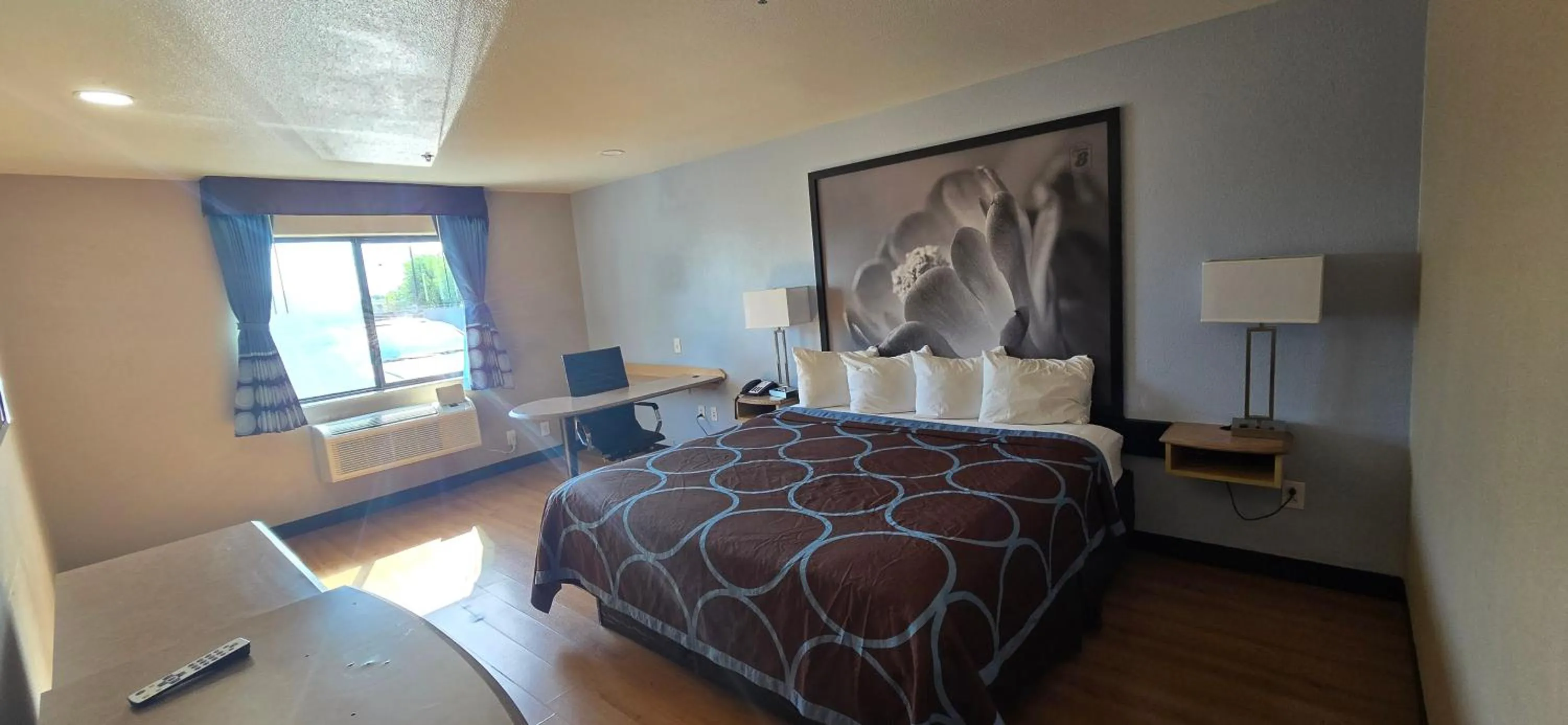 Bedroom, Bed in Super 8 by Wyndham New Braunfels I-35