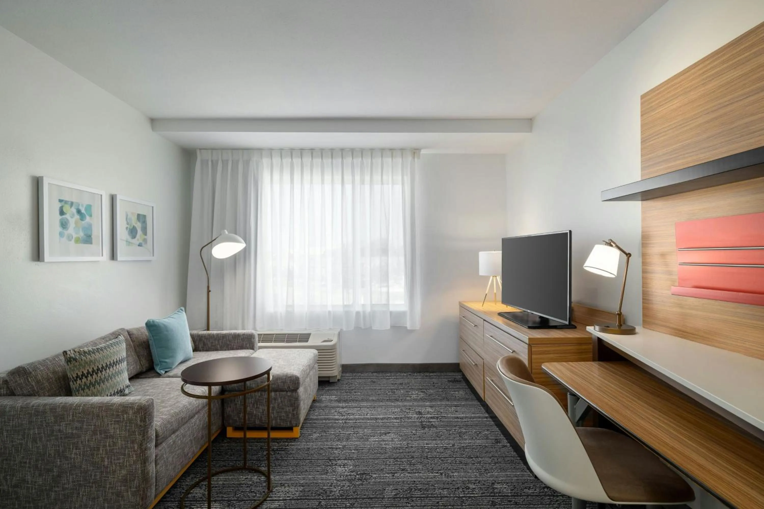 Living room, Bed in TownePlace Suites by Marriott Auburn University Area