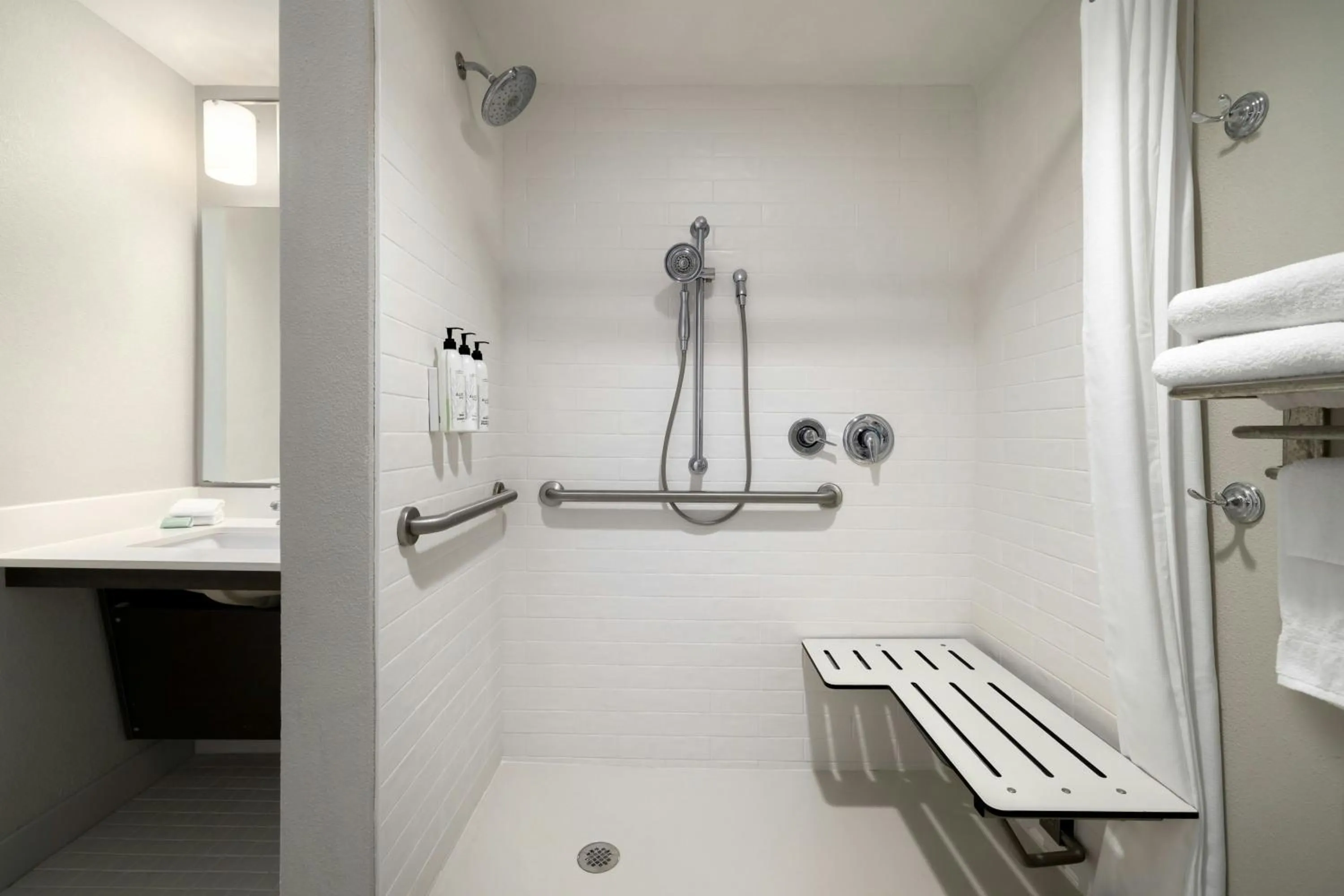 Bathroom in TownePlace Suites by Marriott Auburn University Area