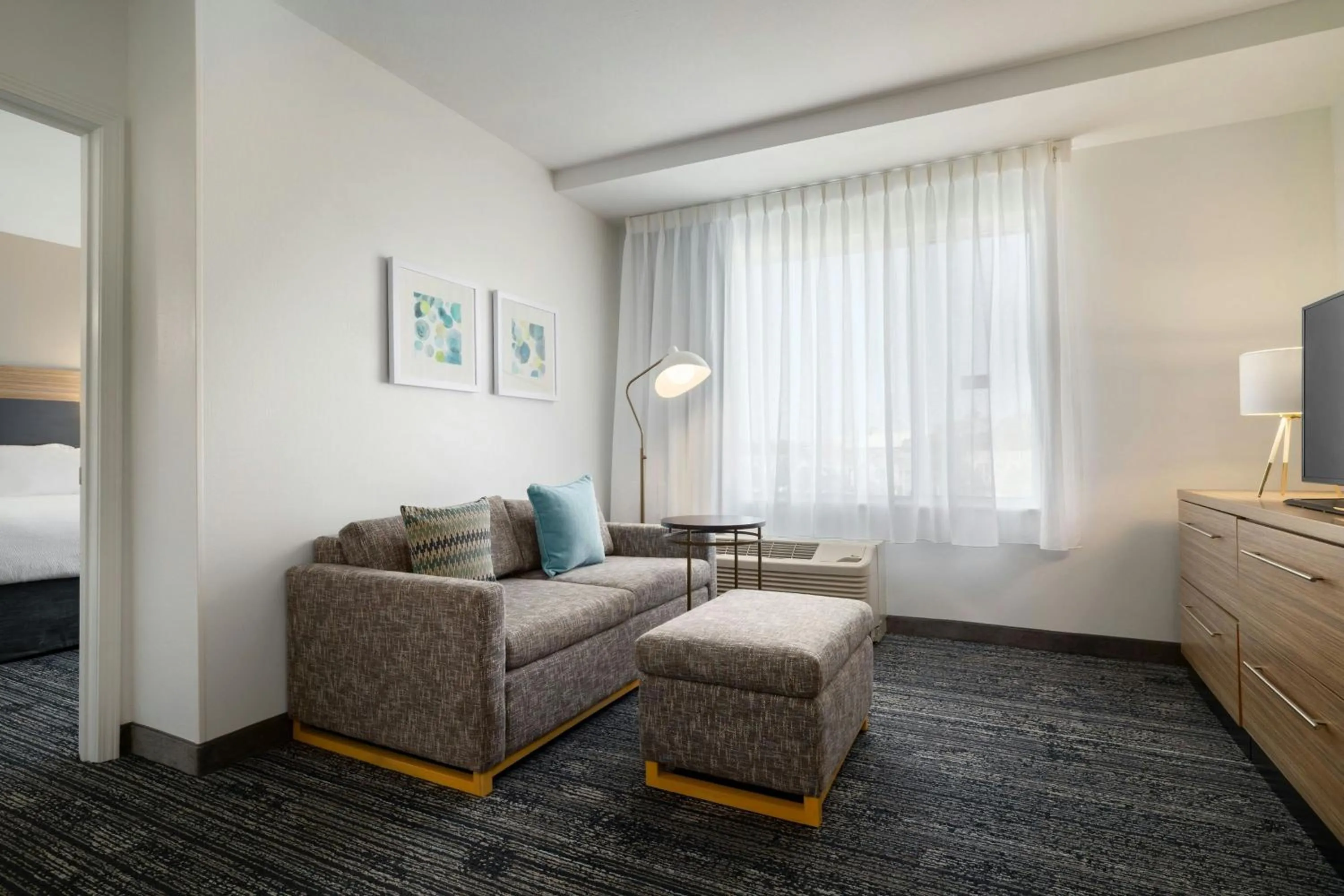 Living room, Bed in TownePlace Suites by Marriott Auburn University Area