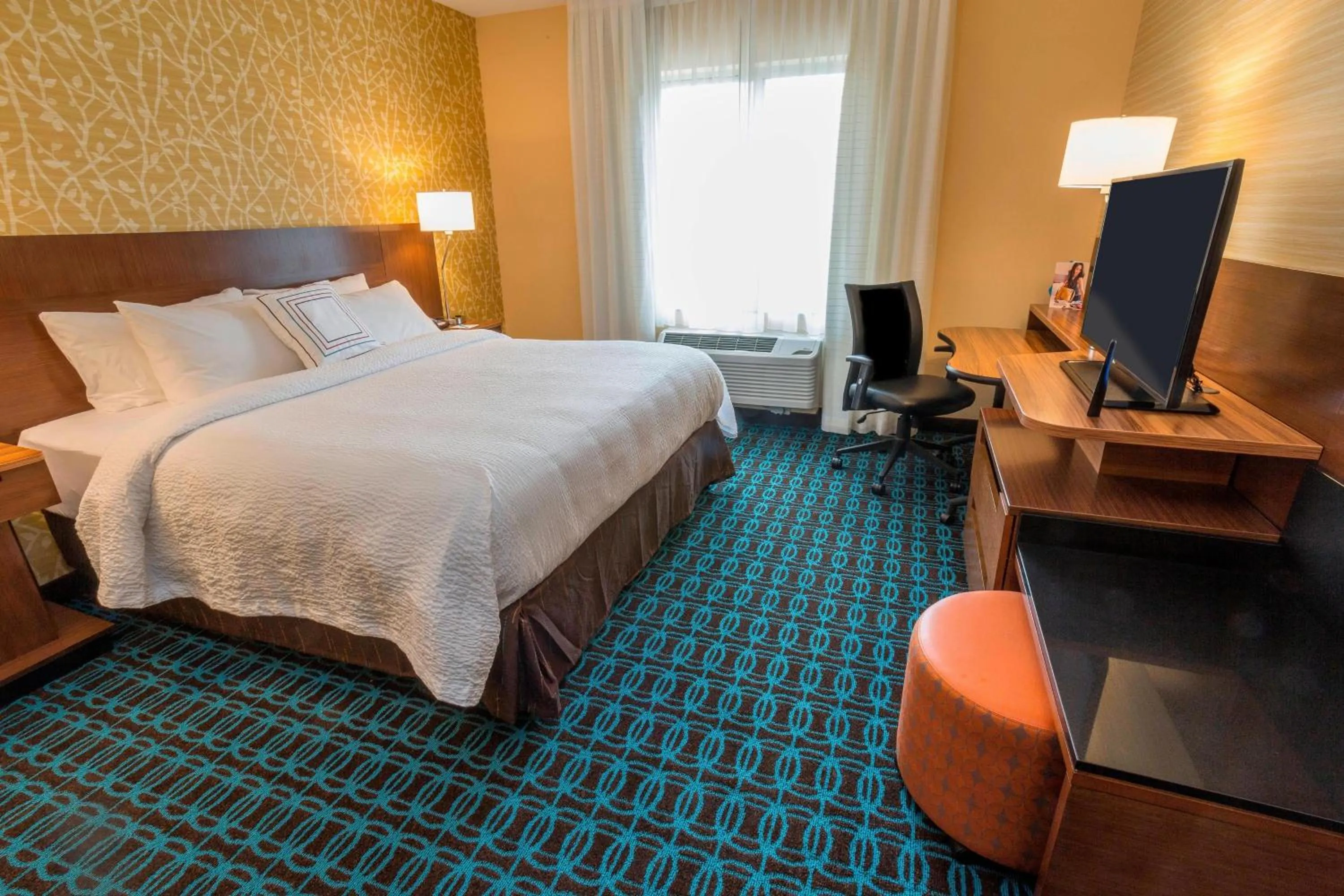 Photo of the whole room, Bed in Fairfield Inn & Suites by Marriott Geneva Finger Lakes