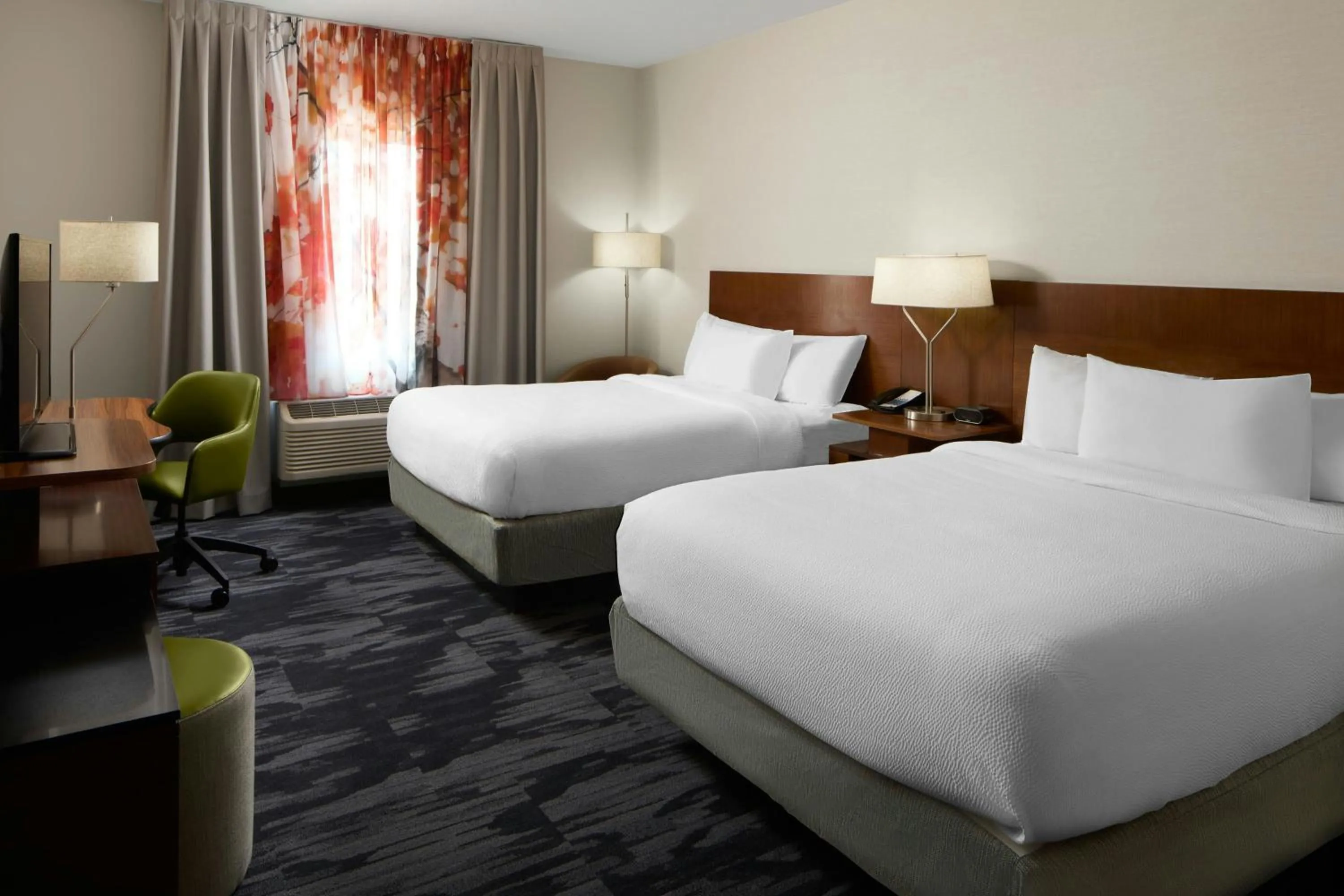 Photo of the whole room, Bed in Fairfield Inn & Suites by Marriott Geneva Finger Lakes