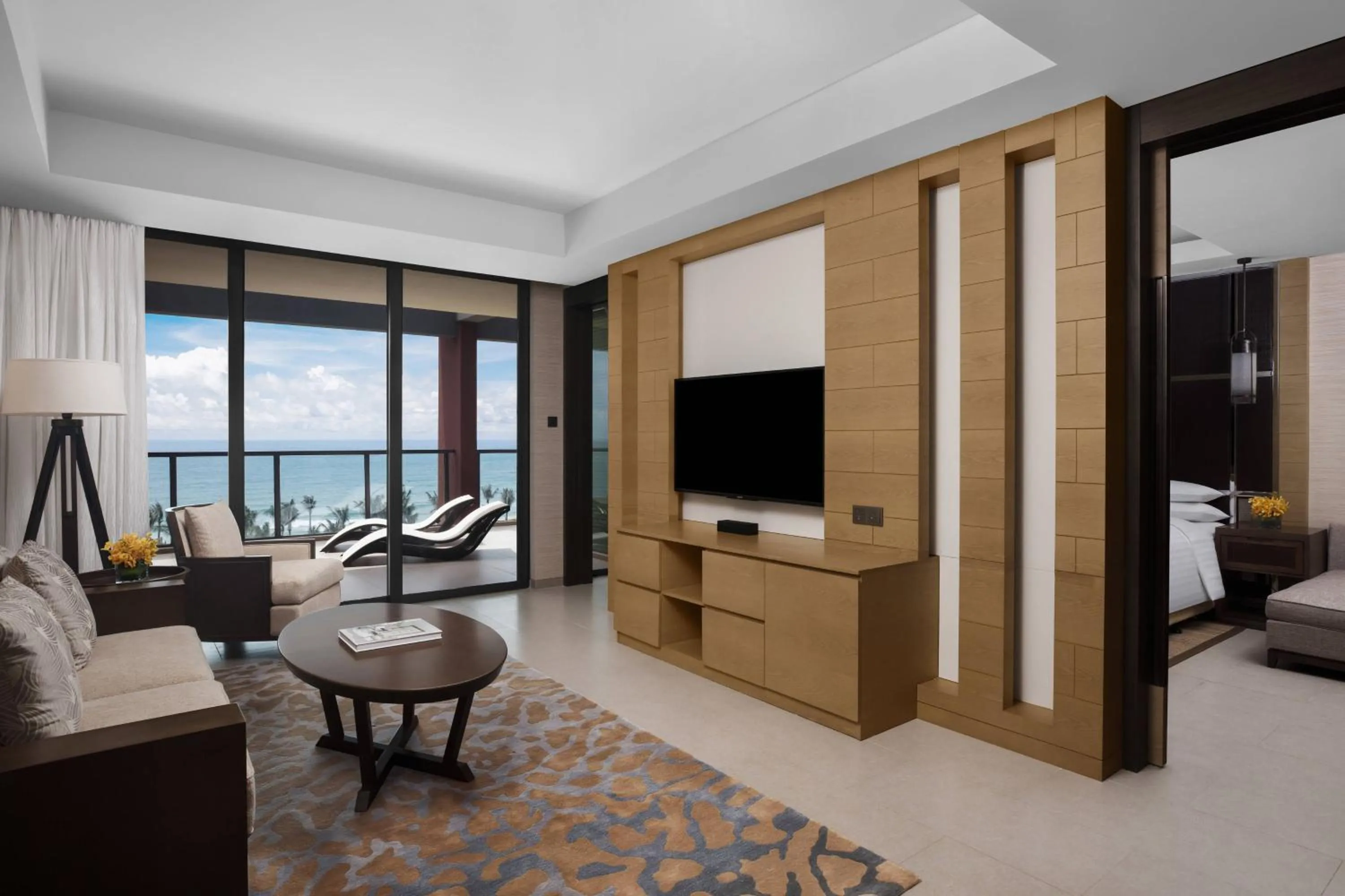 Living room, Bed in Marriott Resort Xiangshui Bay
