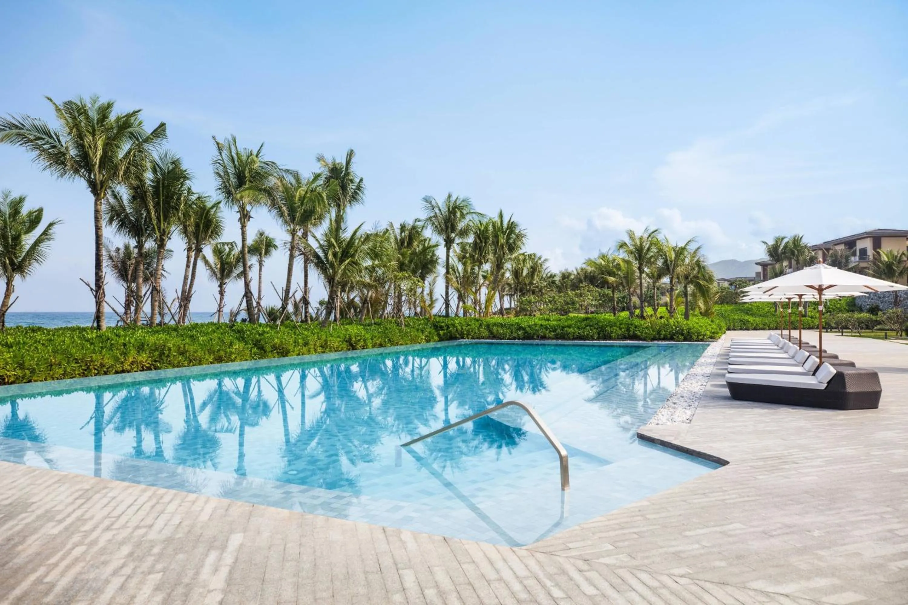 Swimming pool in Marriott Resort Xiangshui Bay
