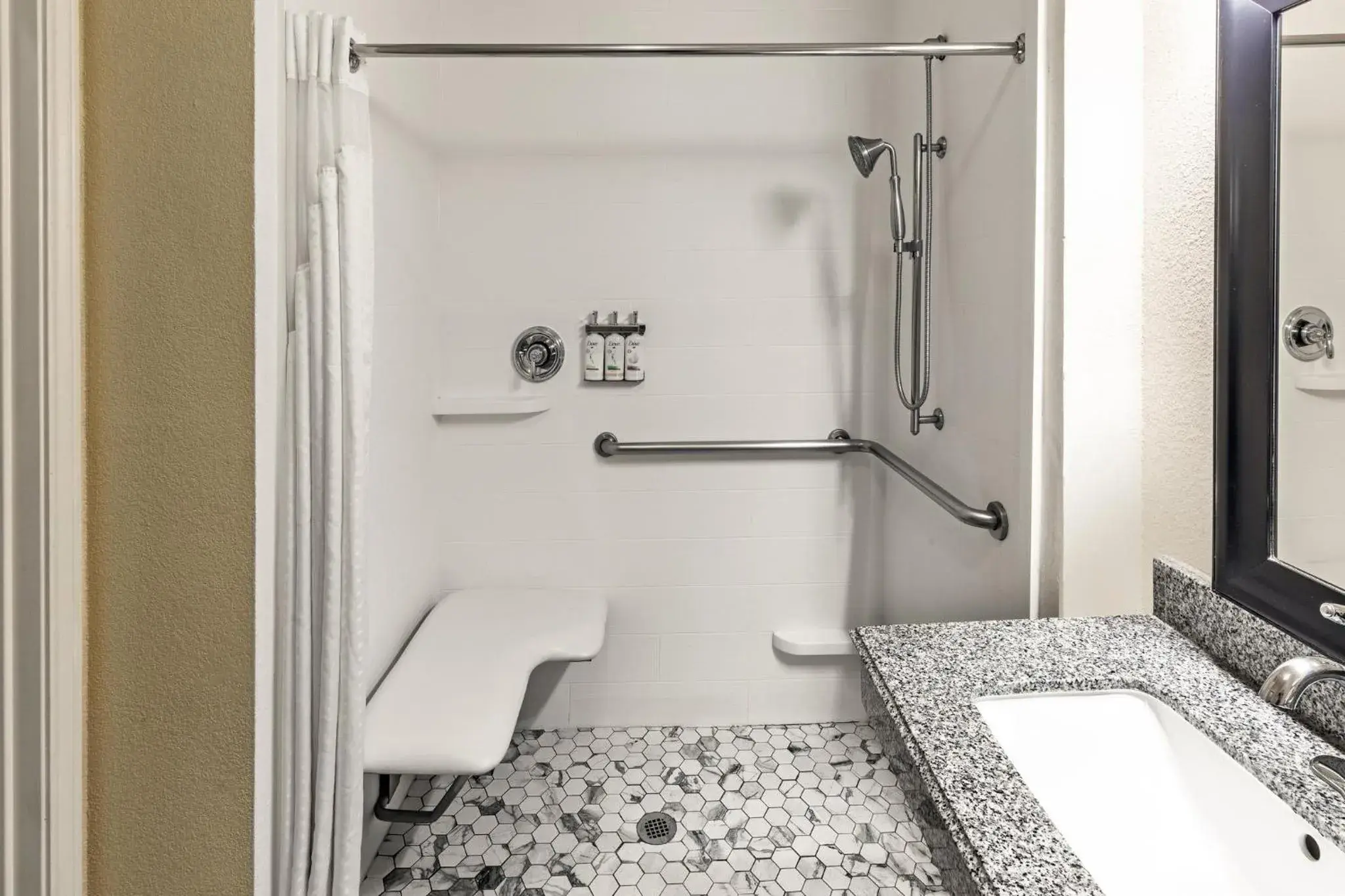 Bathroom, Bed in Holiday Inn Express Houston Space Center-Clear Lake by IHG Bathroom, Bed in Holiday Inn Express Houston Space Center-Clear Lake by IHG