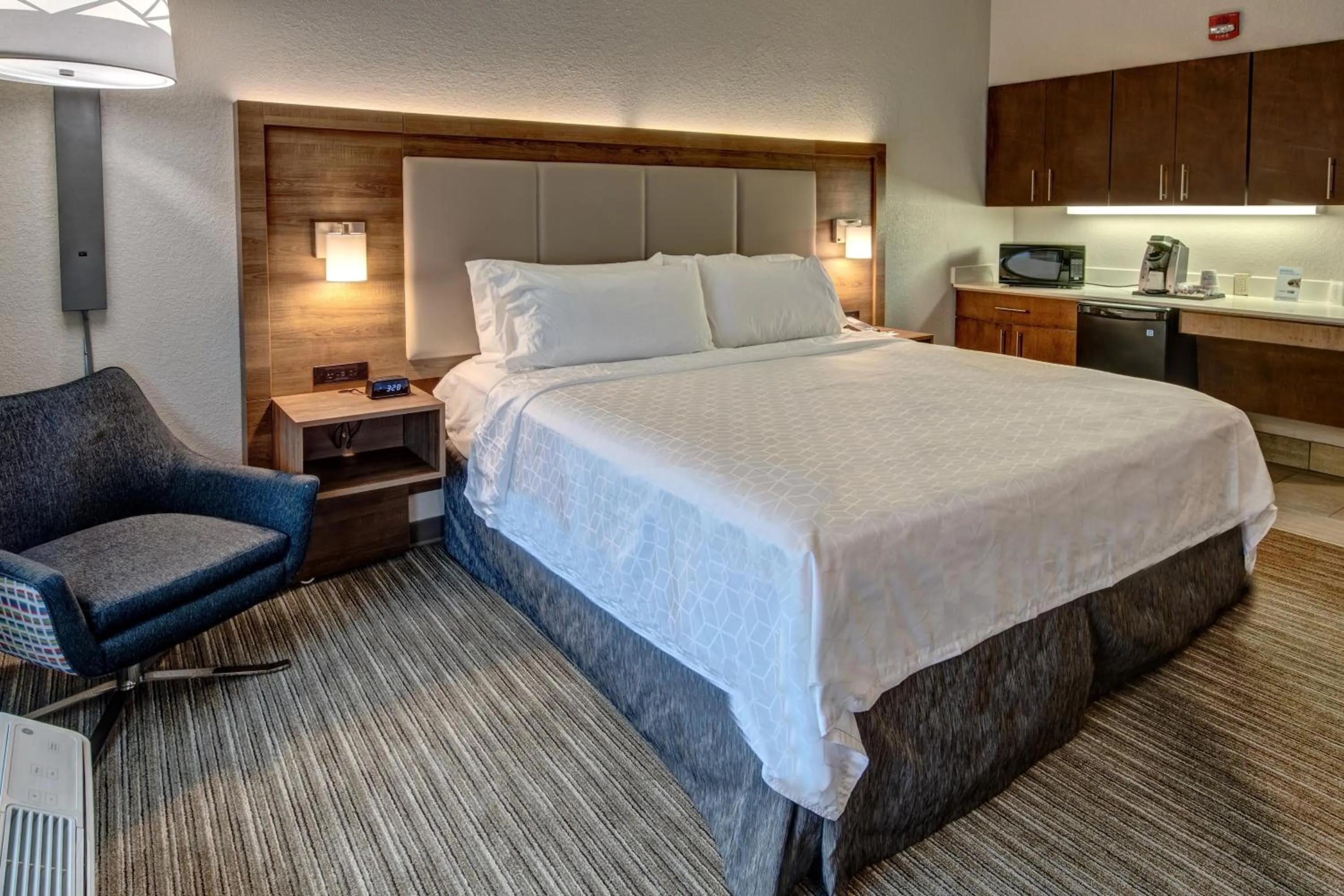 Photo of the whole room, Bed in Holiday Inn Express Hotel & Suites Memphis Southwind by IHG