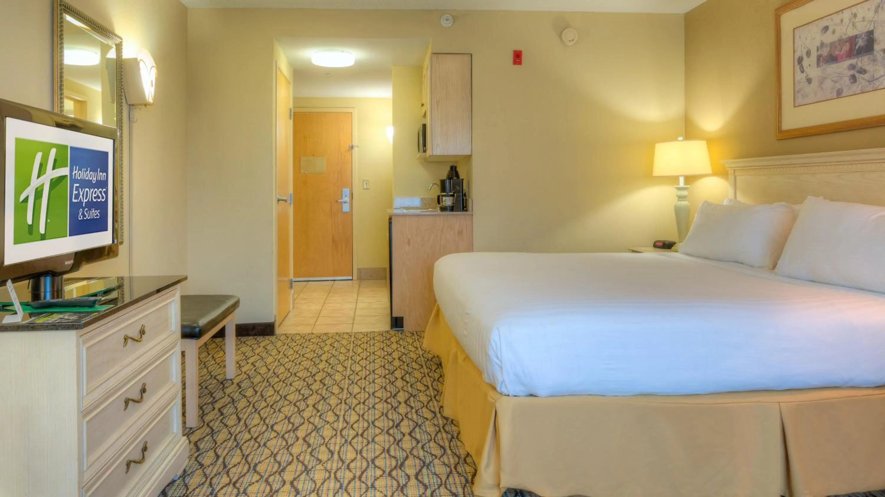 Photo of the whole room, Bed in Holiday Inn Express Hotel & Suites Memphis Southwind by IHG
