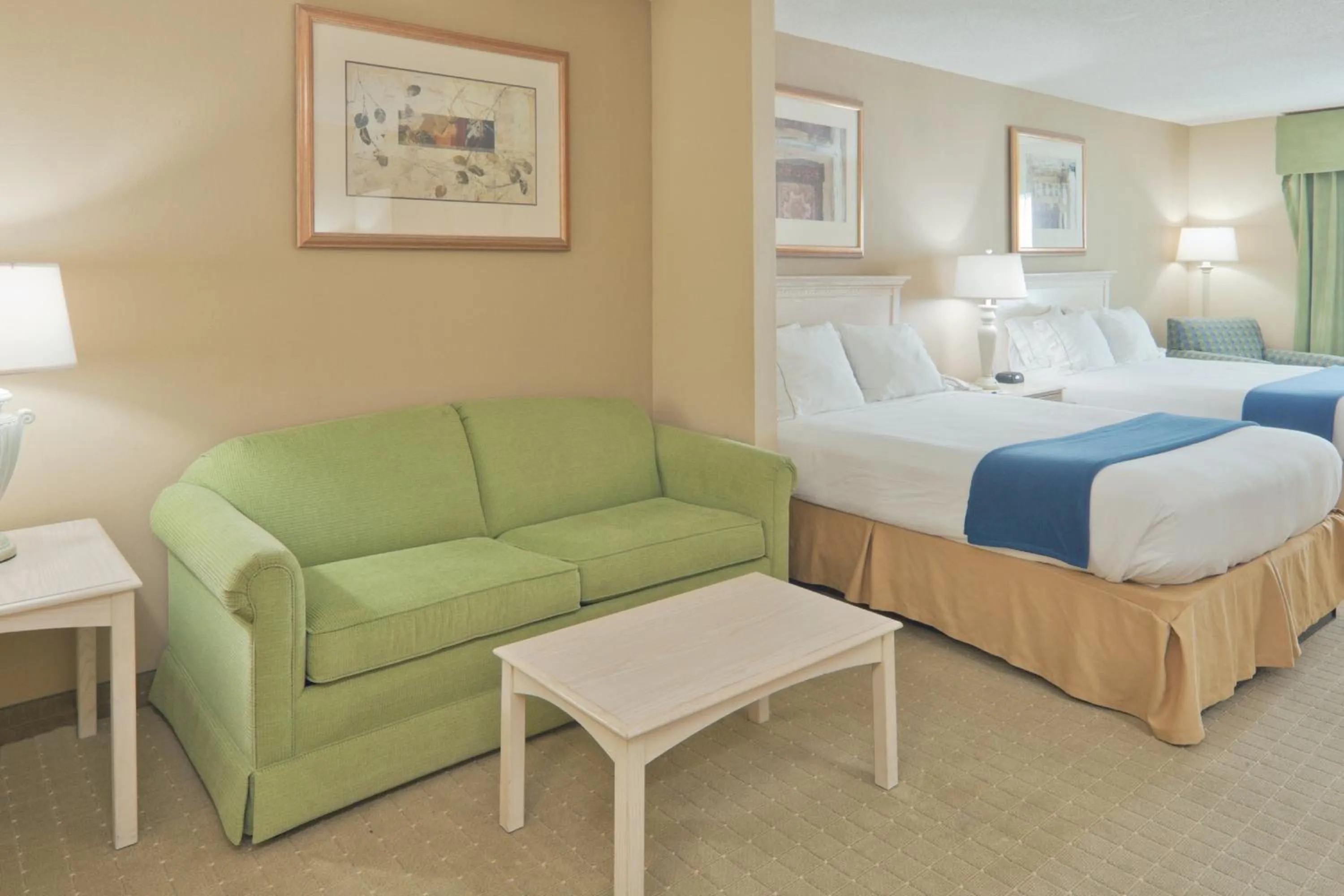 Photo of the whole room, Bed in Holiday Inn Express Hotel & Suites Memphis Southwind by IHG