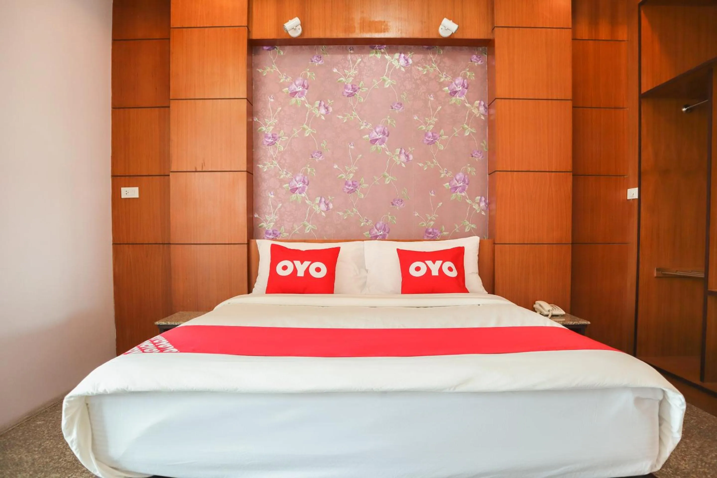 Bedroom in Sabai Palace