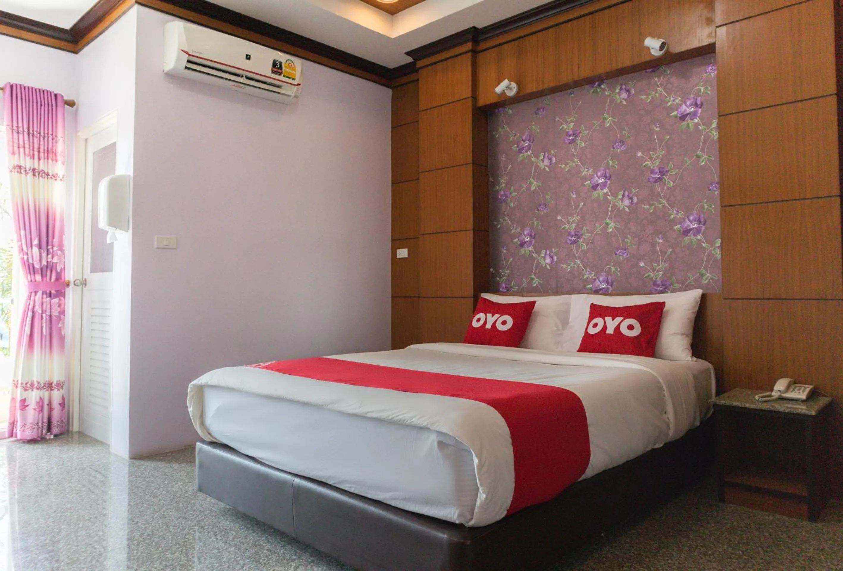 Bedroom in Sabai Palace