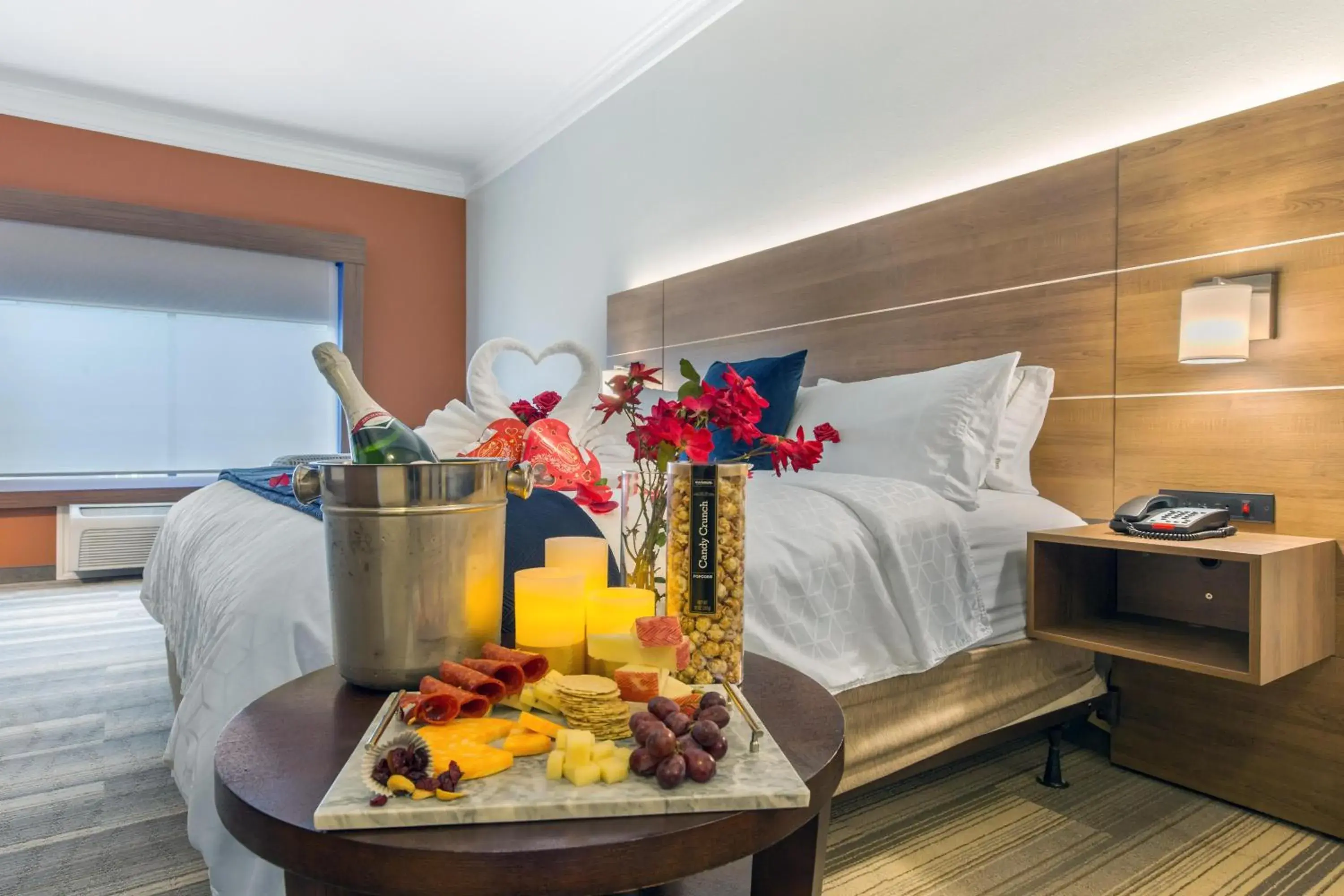 Decorative detail, Bed in Holiday Inn Express Houston-Alvin by IHG Decorative detail, Bed in Holiday Inn Express Houston-Alvin by IHG