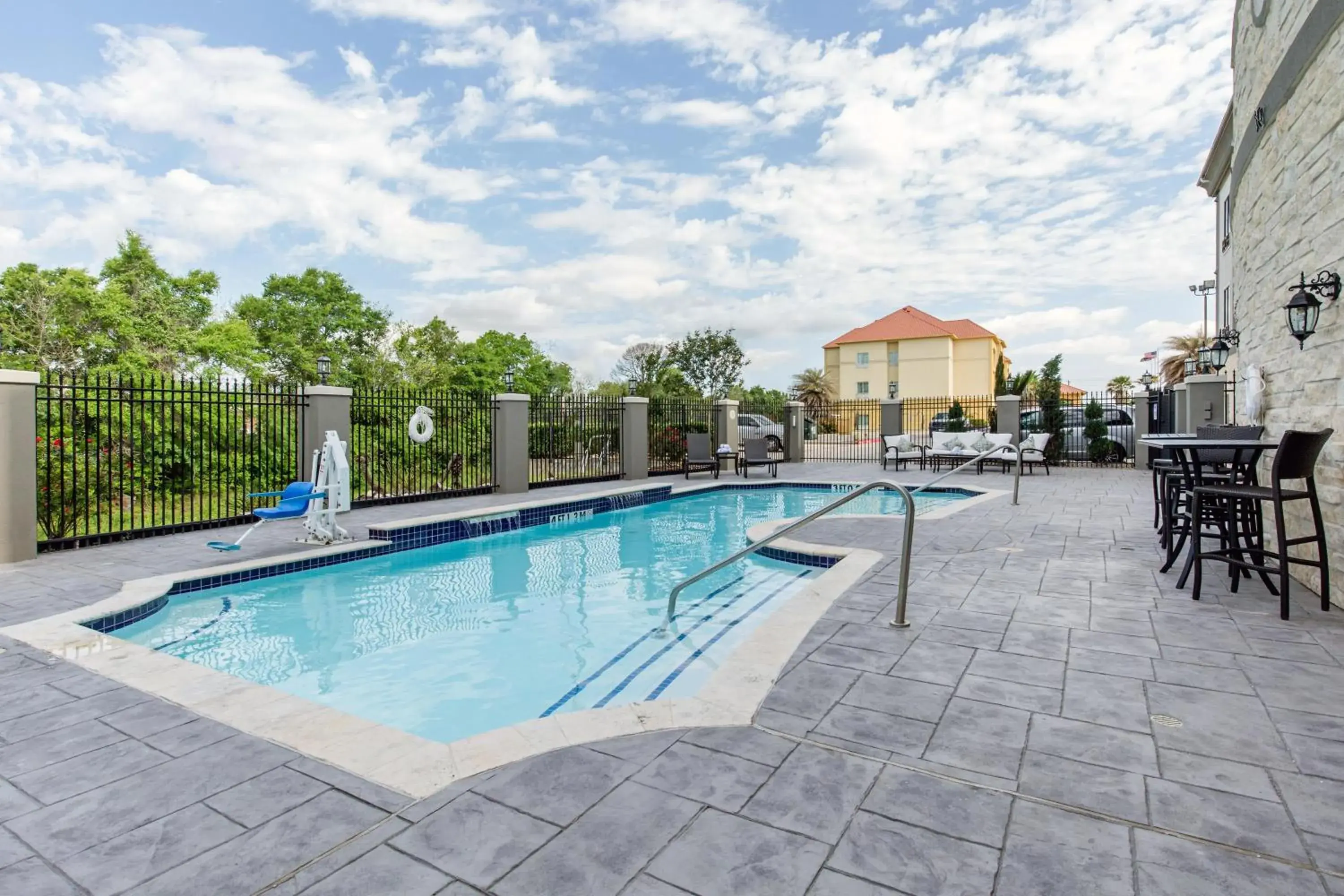 Swimming pool in Holiday Inn Express Houston-Alvin by IHG Swimming pool in Holiday Inn Express Houston-Alvin by IHG