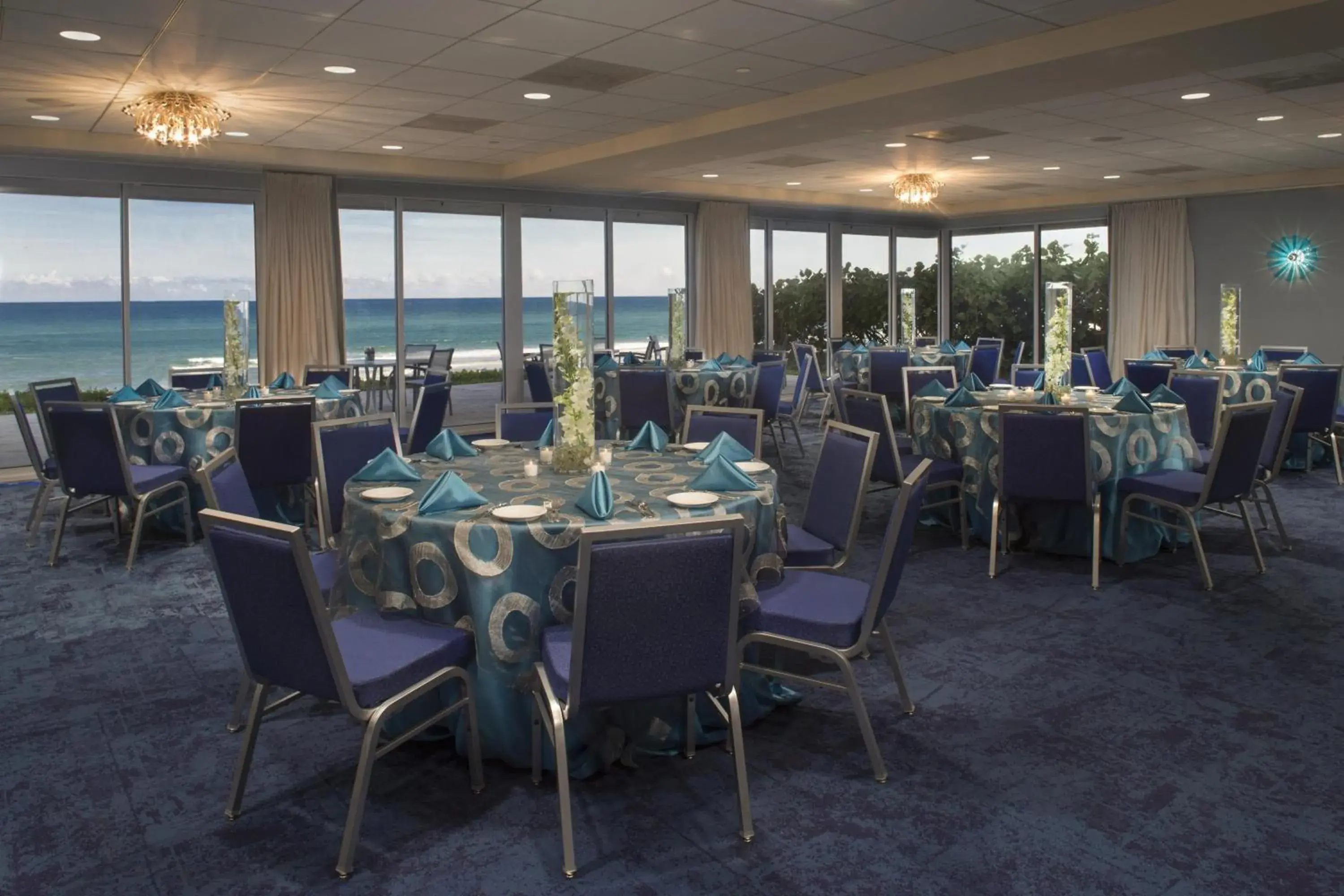 Banquet/Function facilities, Restaurant/Places to Eat in Delray Sands Resort