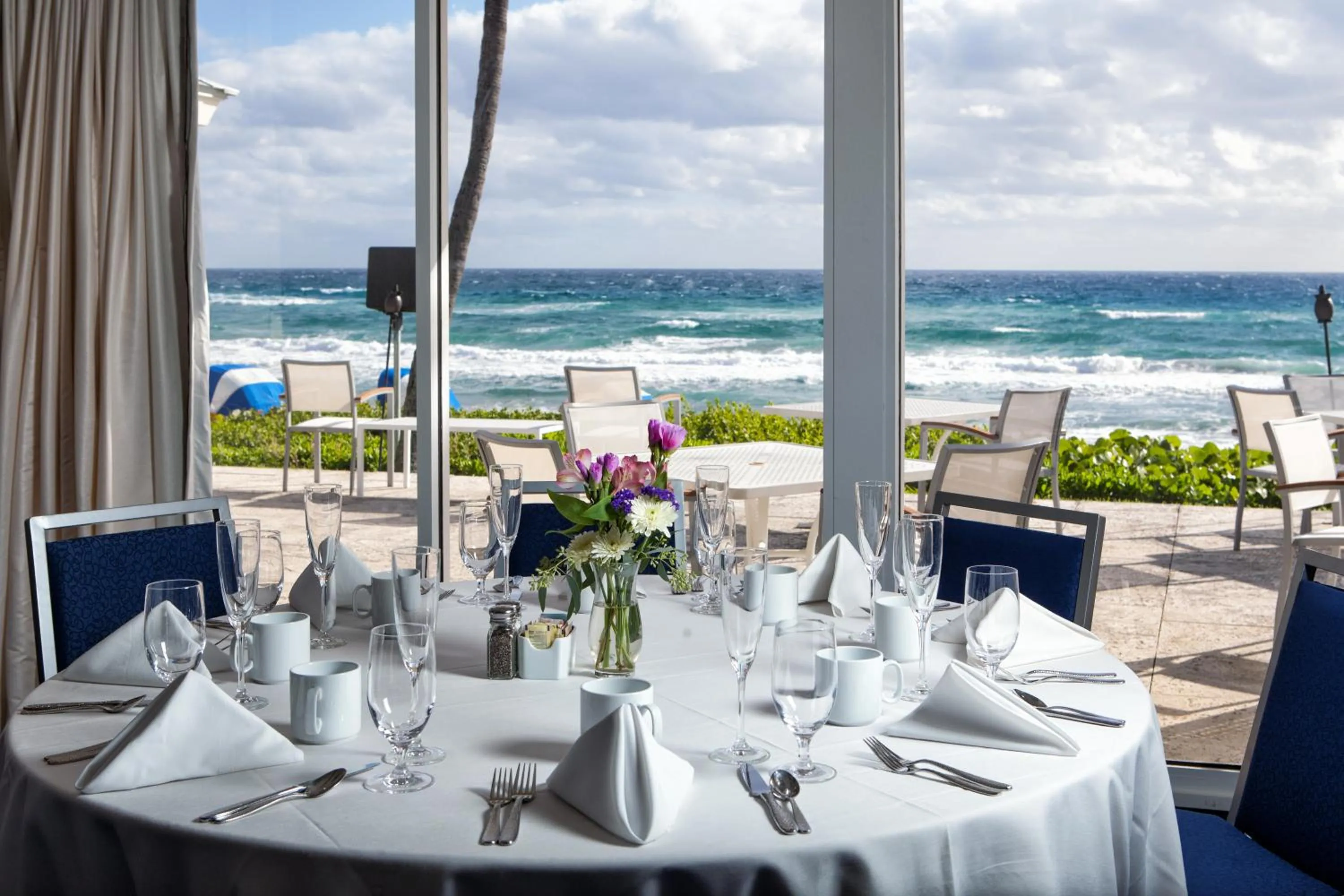 Restaurant/places to eat in Delray Sands Resort