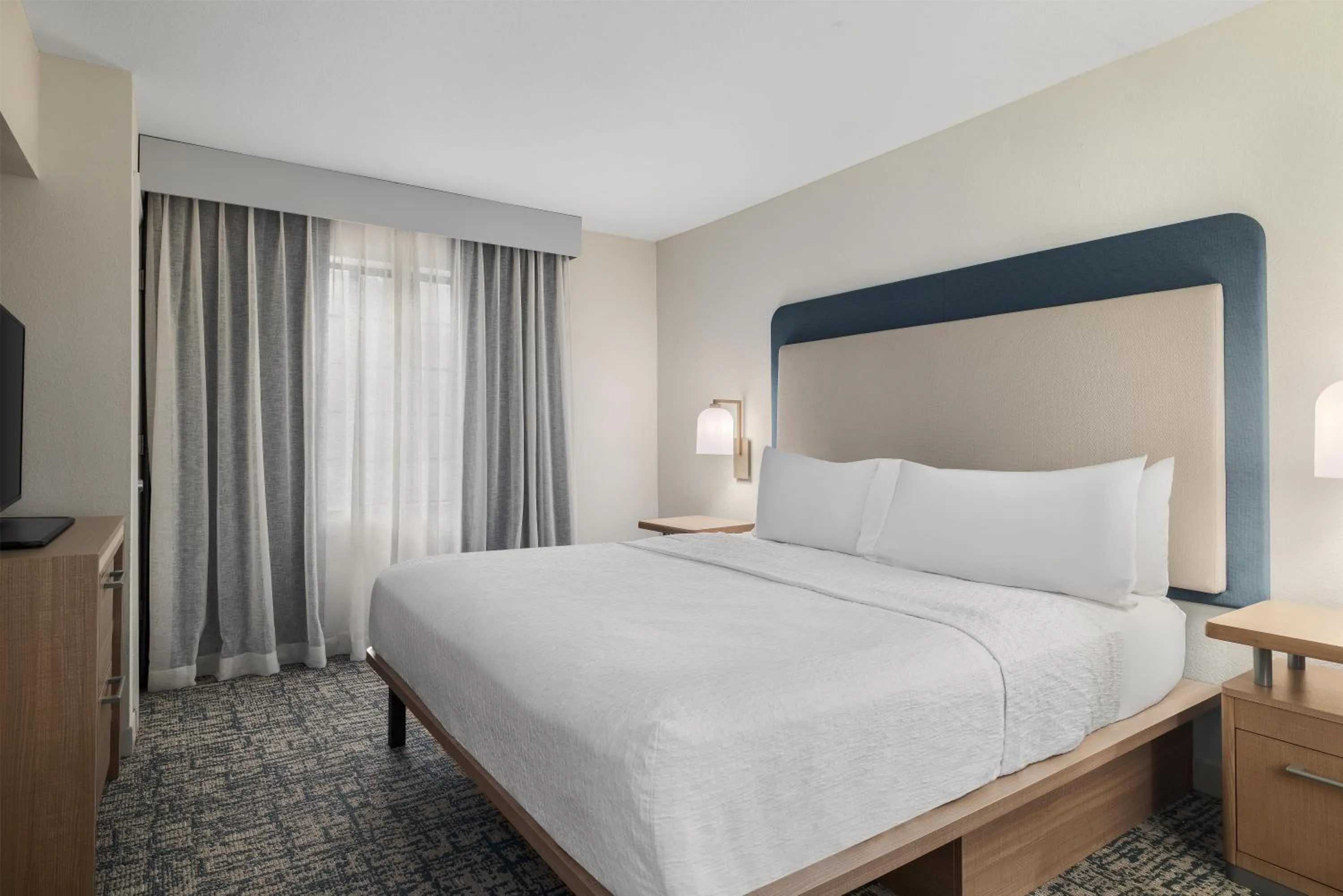 Bed in Homewood Suites Jacksonville Deerwood Park