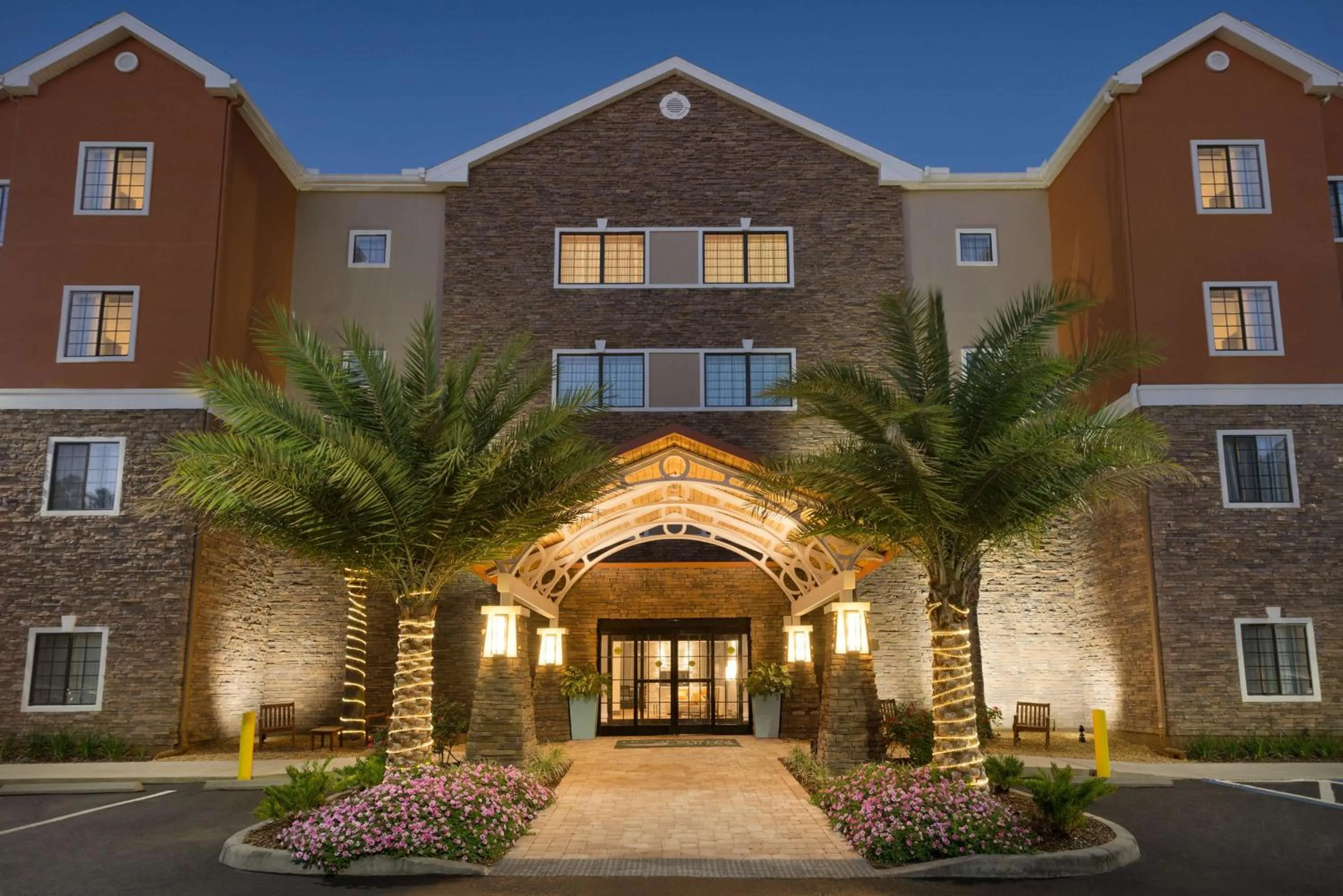 Property building in Homewood Suites Jacksonville Deerwood Park